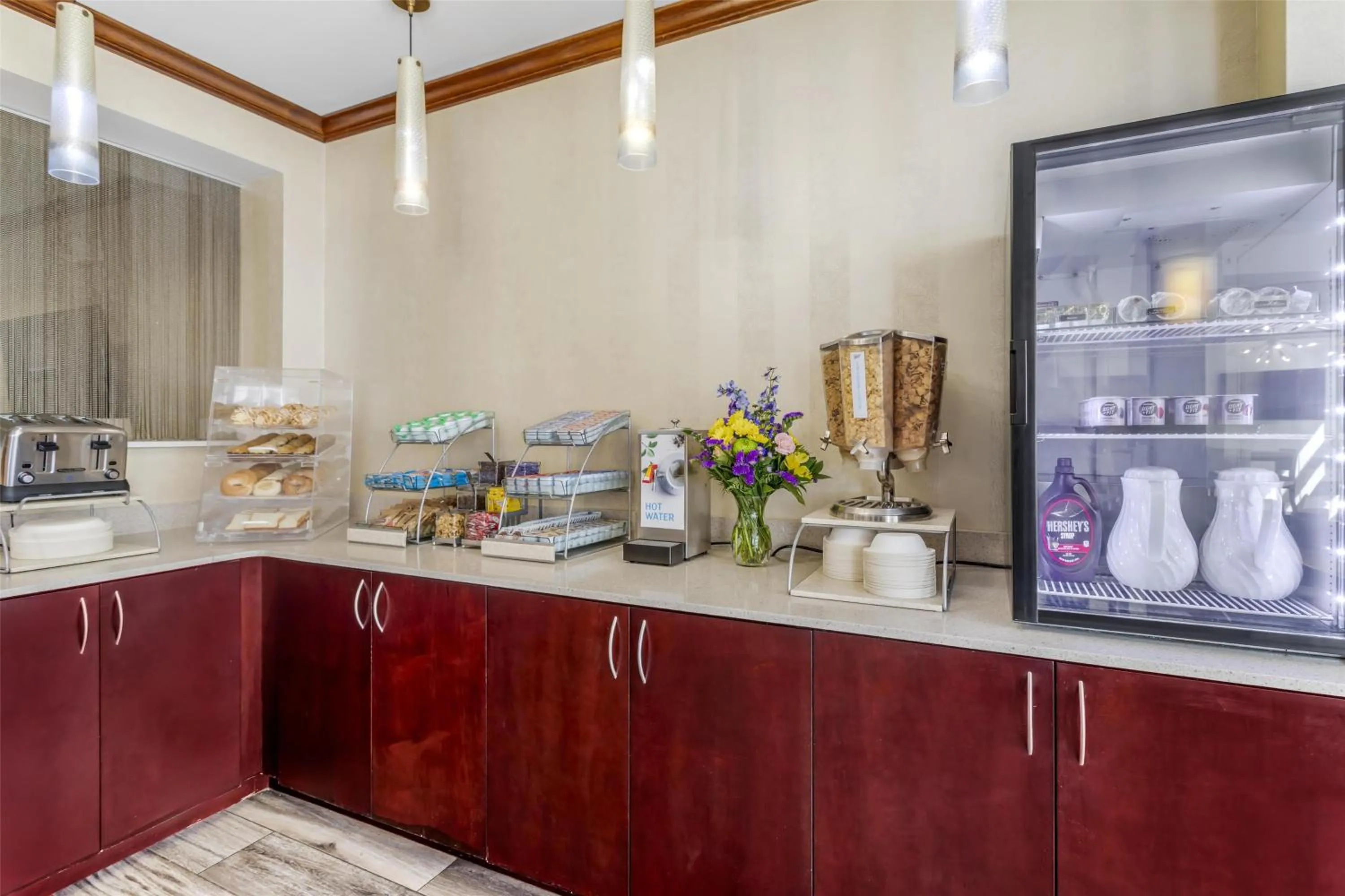 Breakfast in Best Western Plus River Escape Sylva / Dillsboro