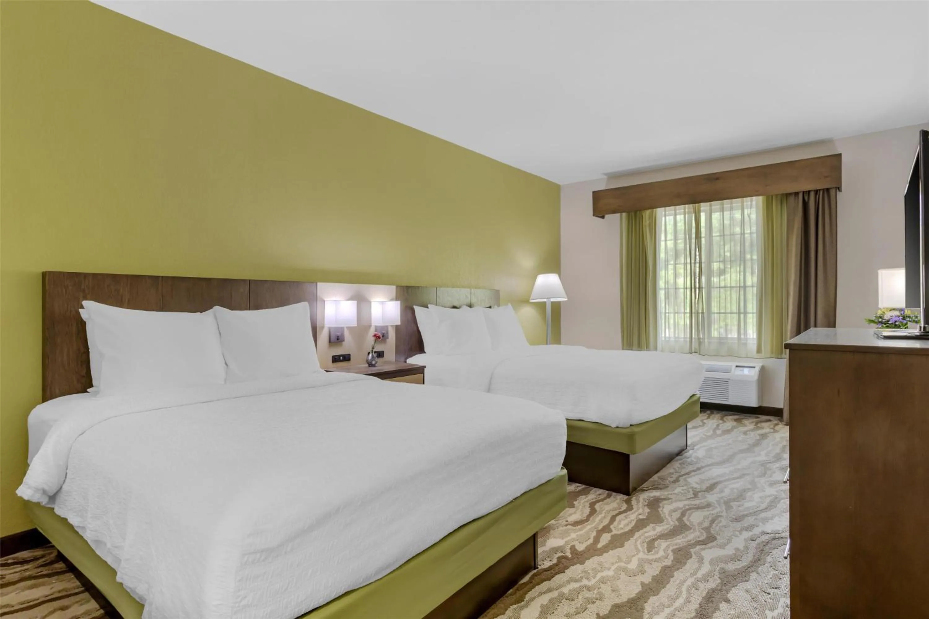 Bedroom, Bed in Best Western Plus River Escape Sylva / Dillsboro