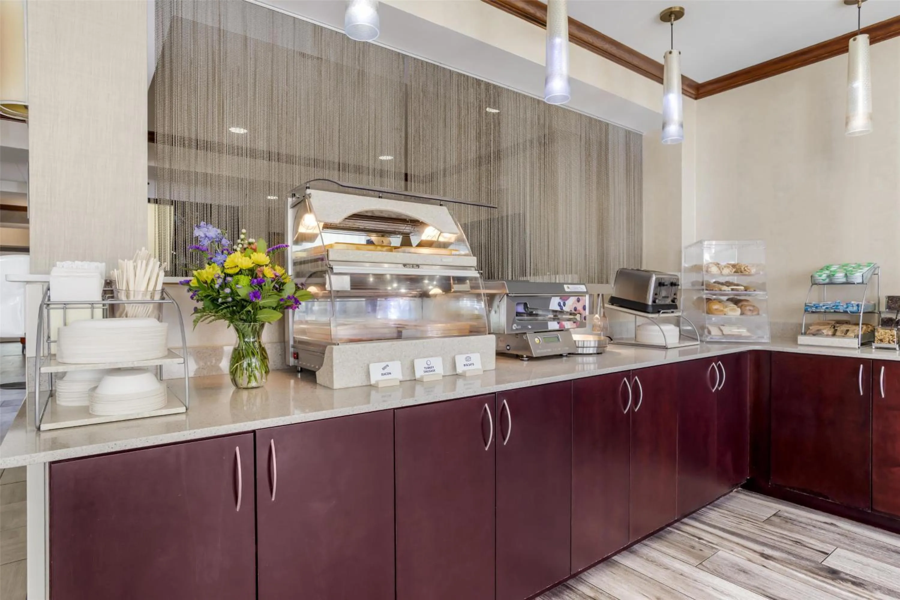 Breakfast in Best Western Plus River Escape Sylva / Dillsboro