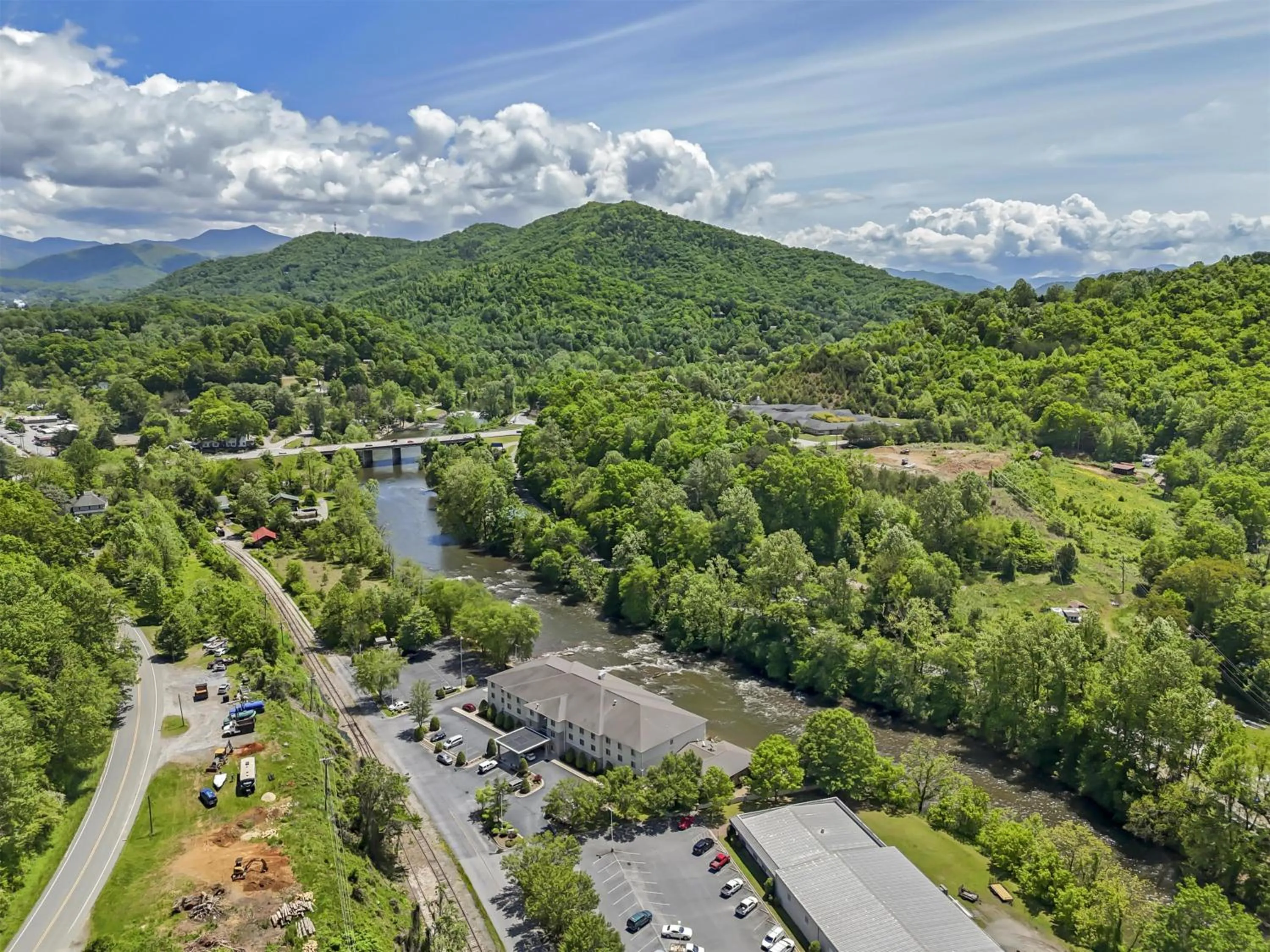 Property building in Best Western Plus River Escape Sylva / Dillsboro
