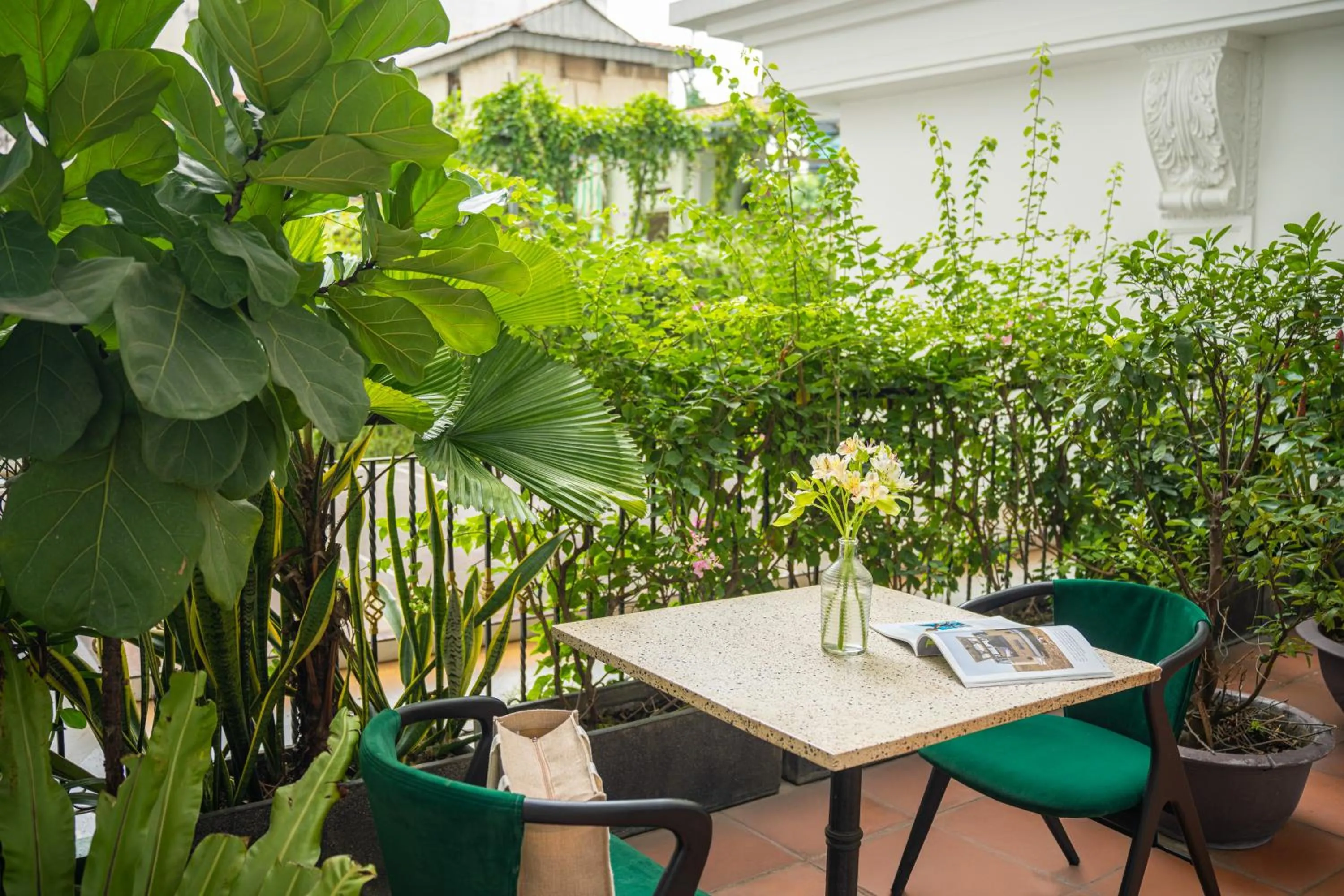 Garden in T-Ritz Saigon Hotel & Apartment