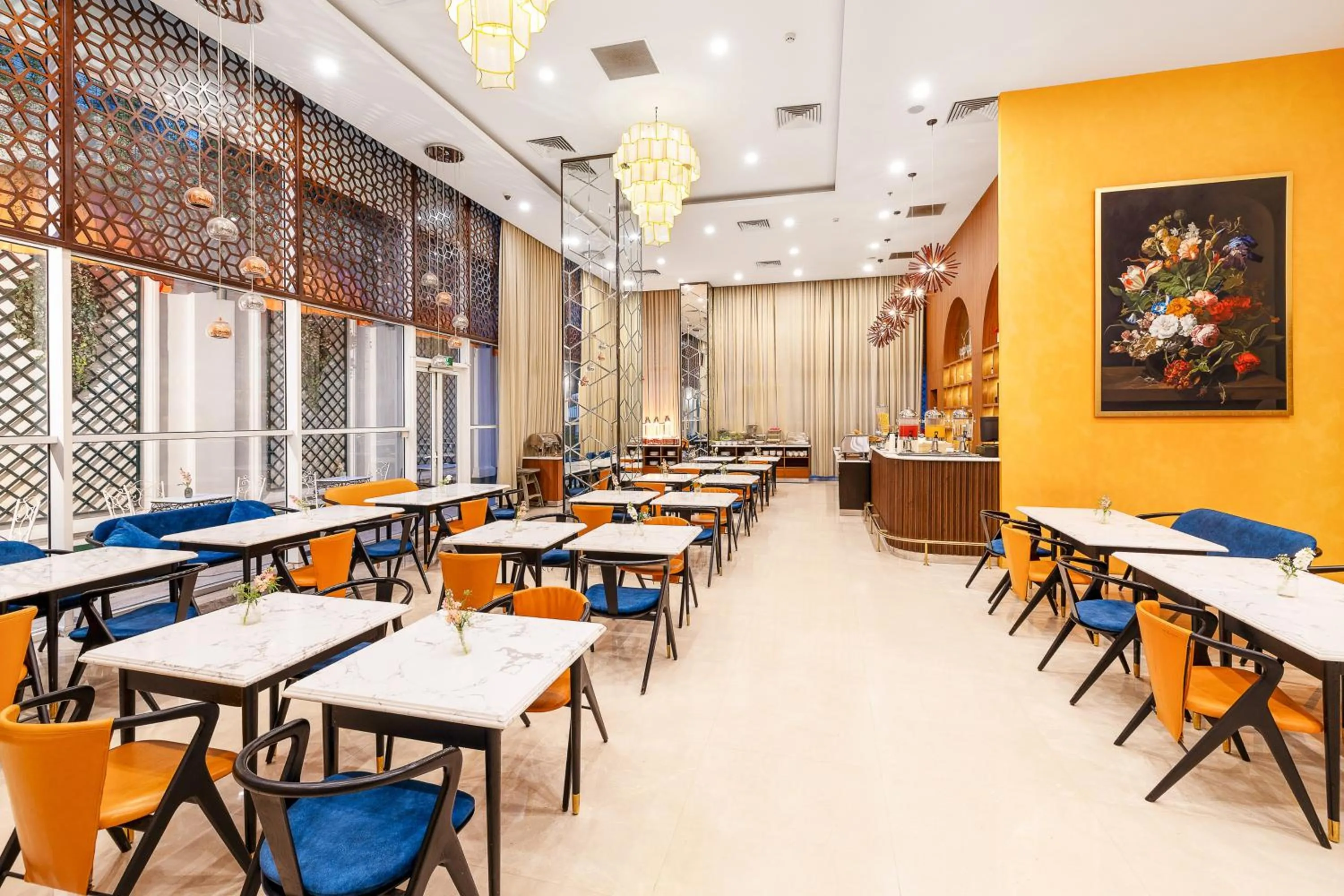 Restaurant/places to eat in T-Ritz Saigon Hotel & Apartment