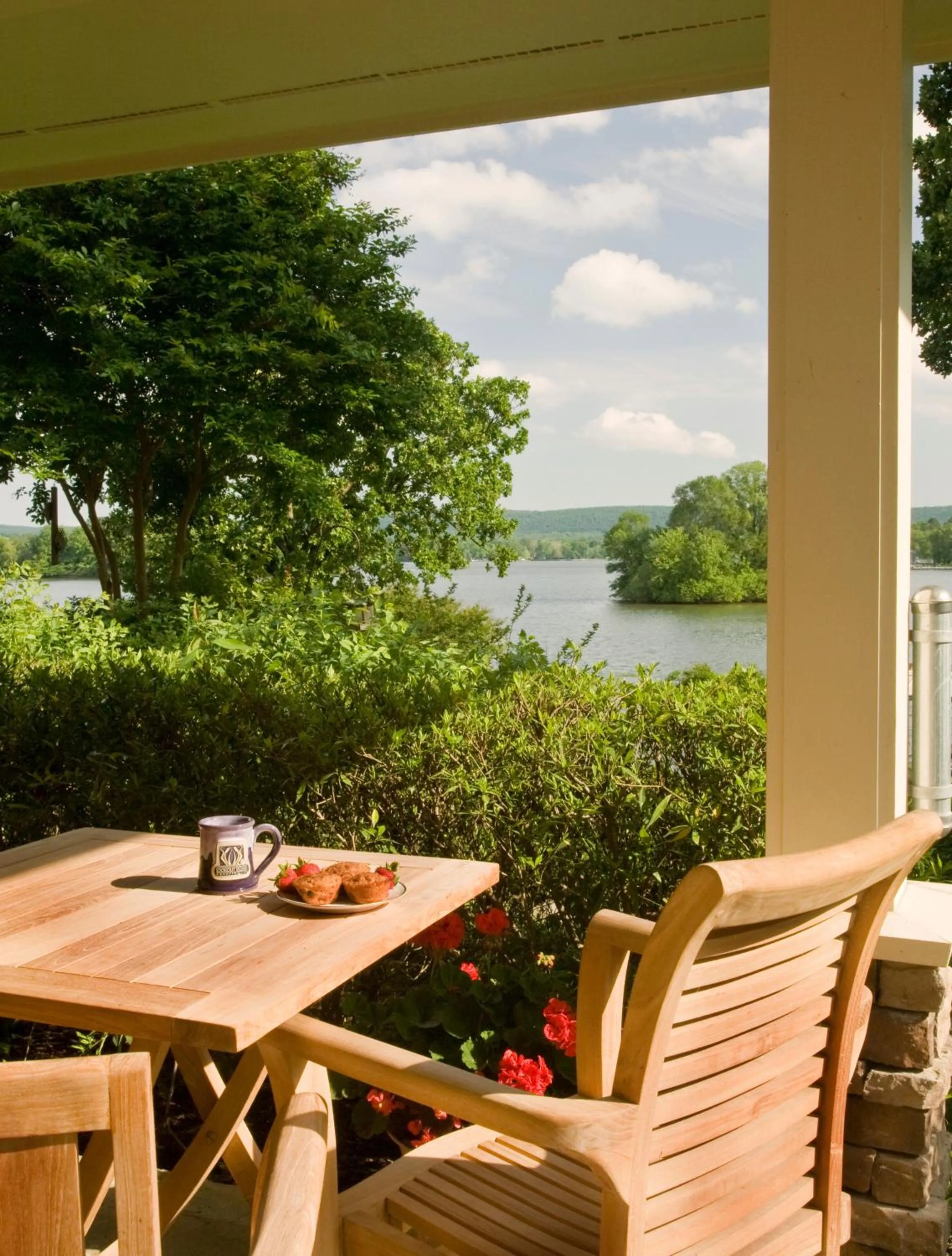 Restaurant/places to eat in Lookout Point Lakeside Inn
