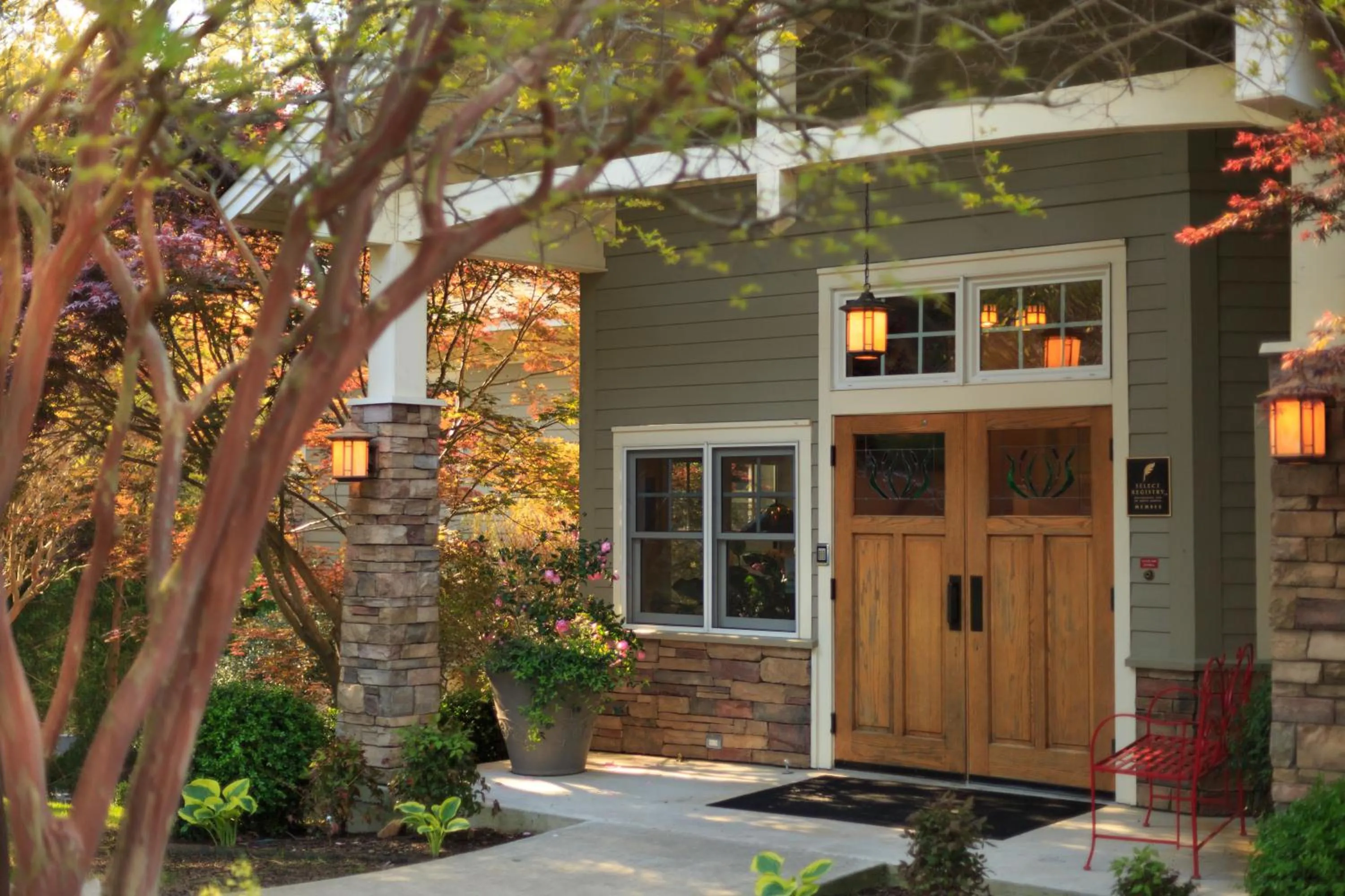 Facade/entrance in Lookout Point Lakeside Inn