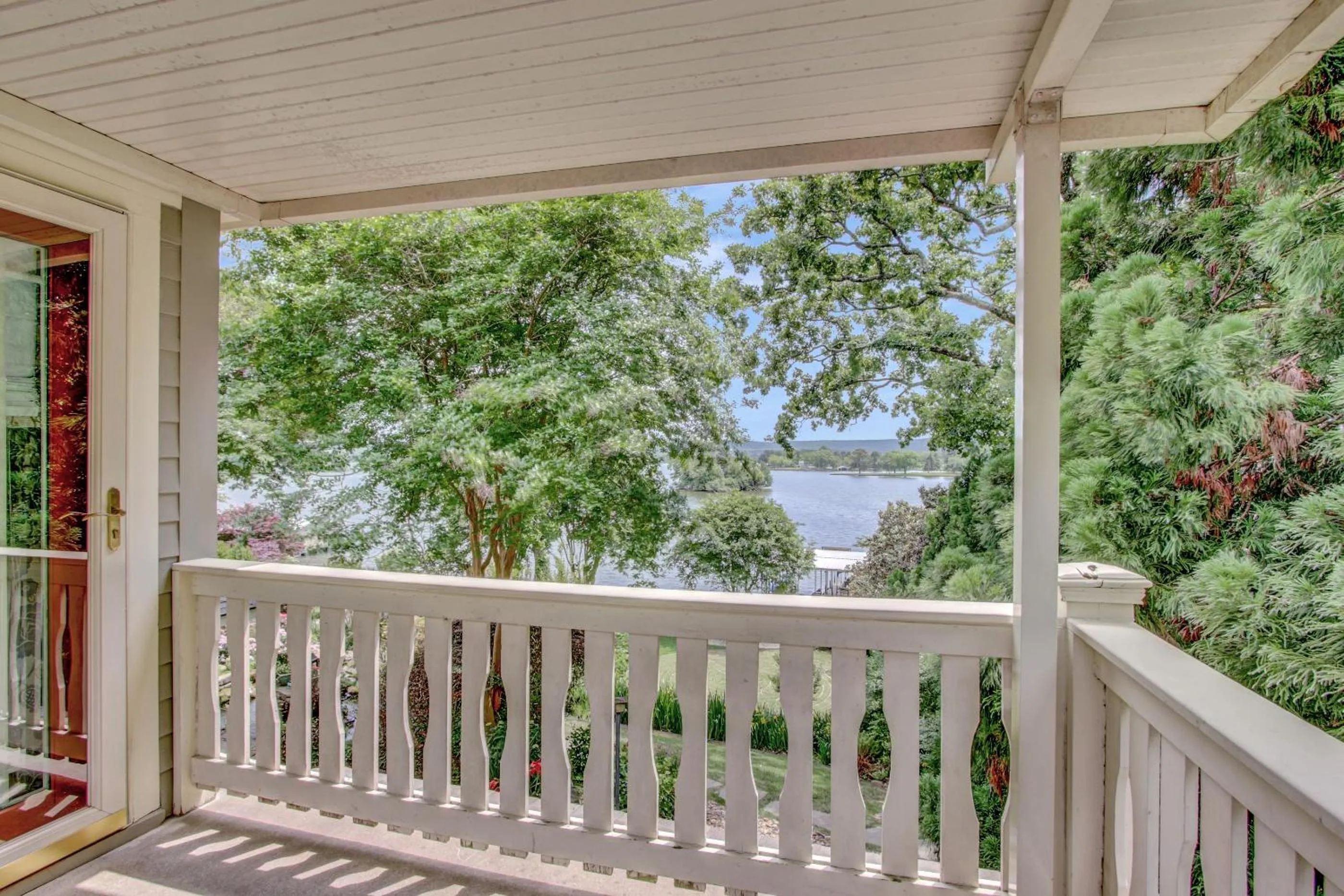 Lookout Point Lakeside Inn