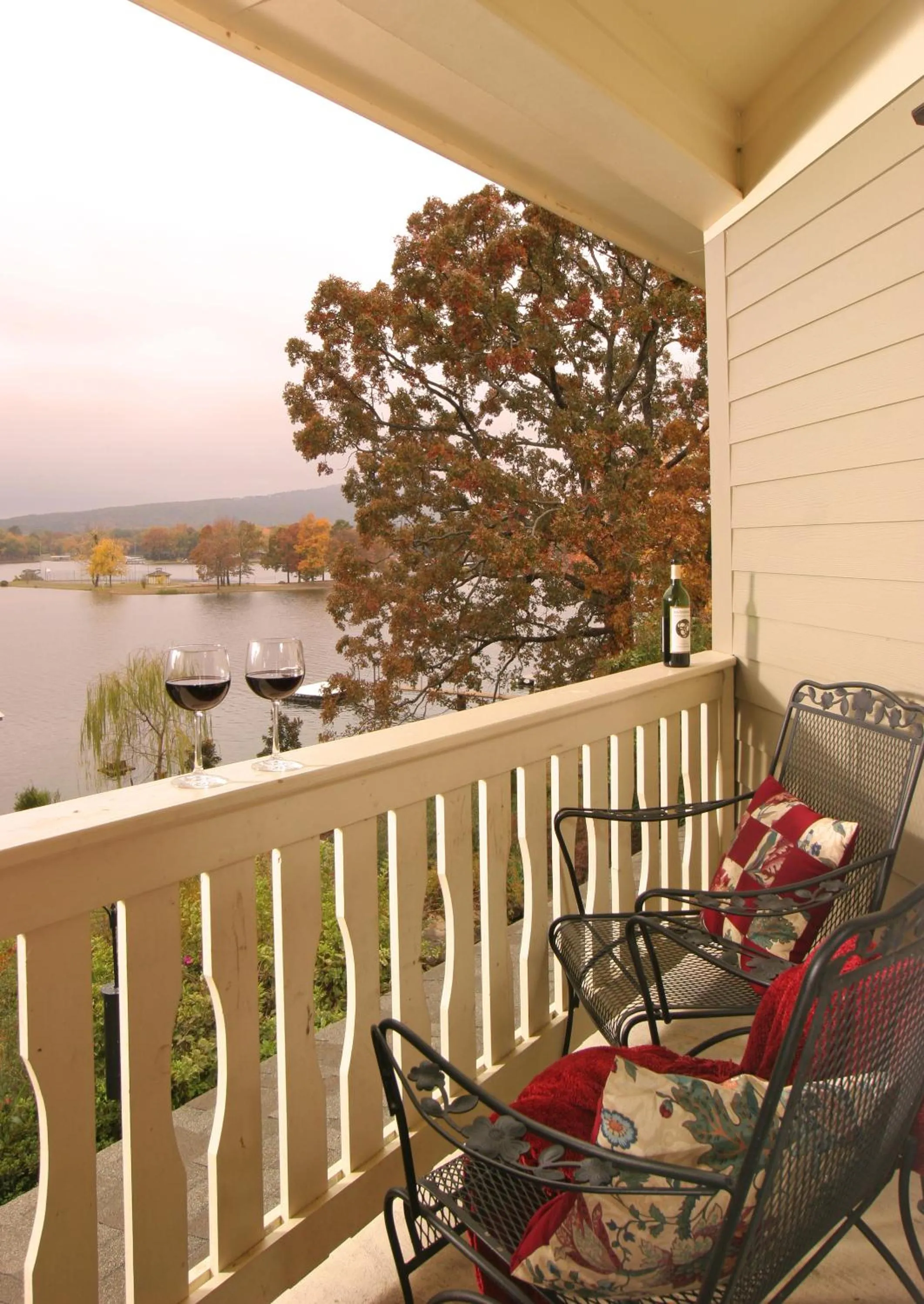 Balcony/Terrace in Lookout Point Lakeside Inn