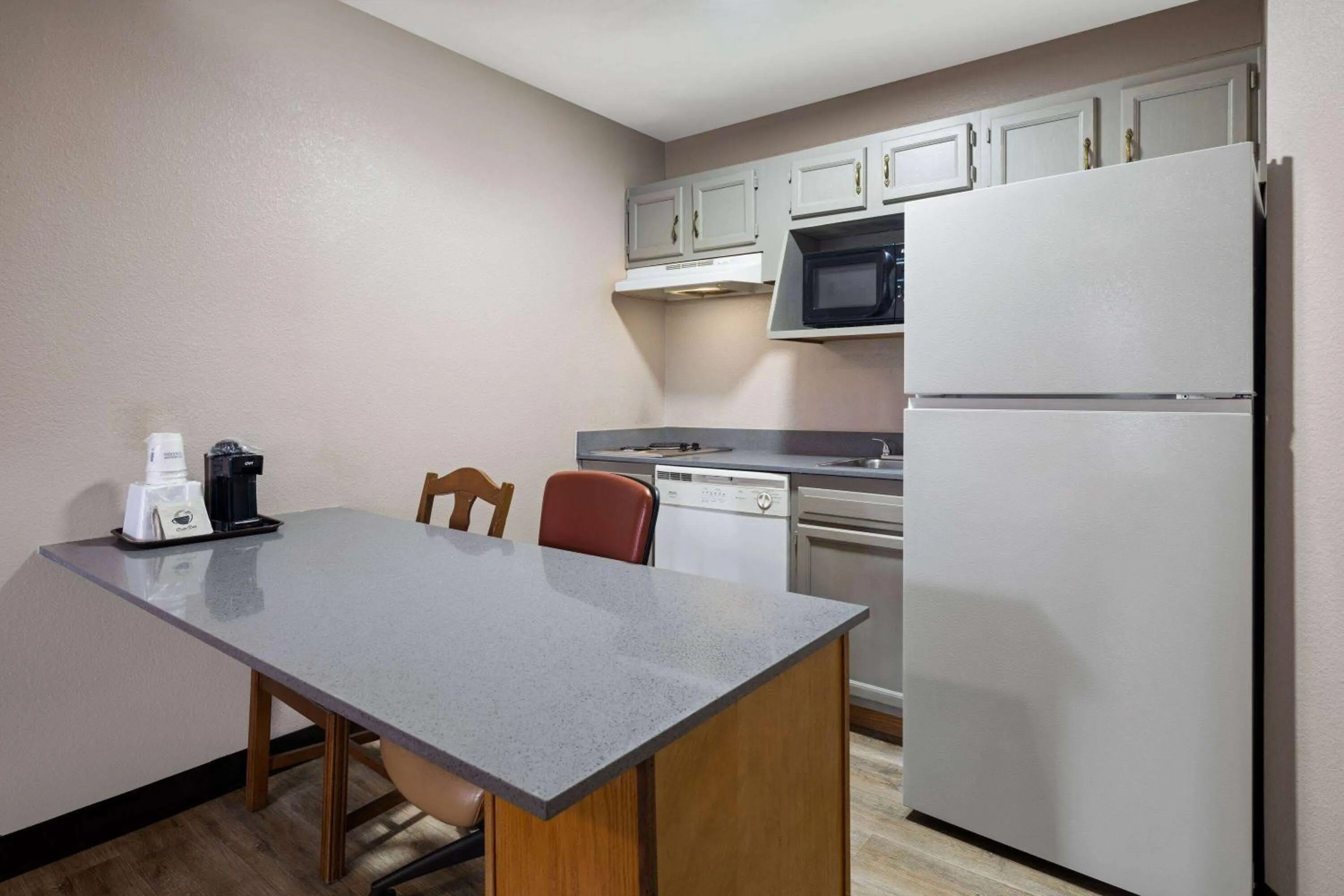 Photo of the whole room in Days Inn & Suites by Wyndham Kokomo