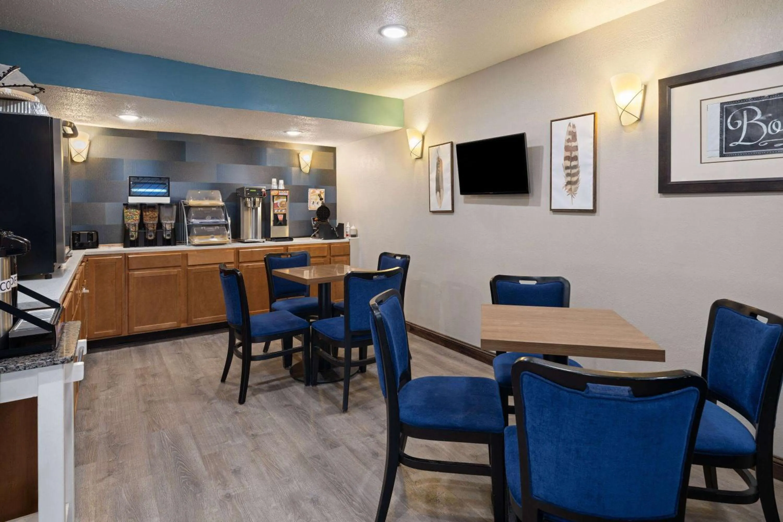 Breakfast in Days Inn & Suites by Wyndham Kokomo