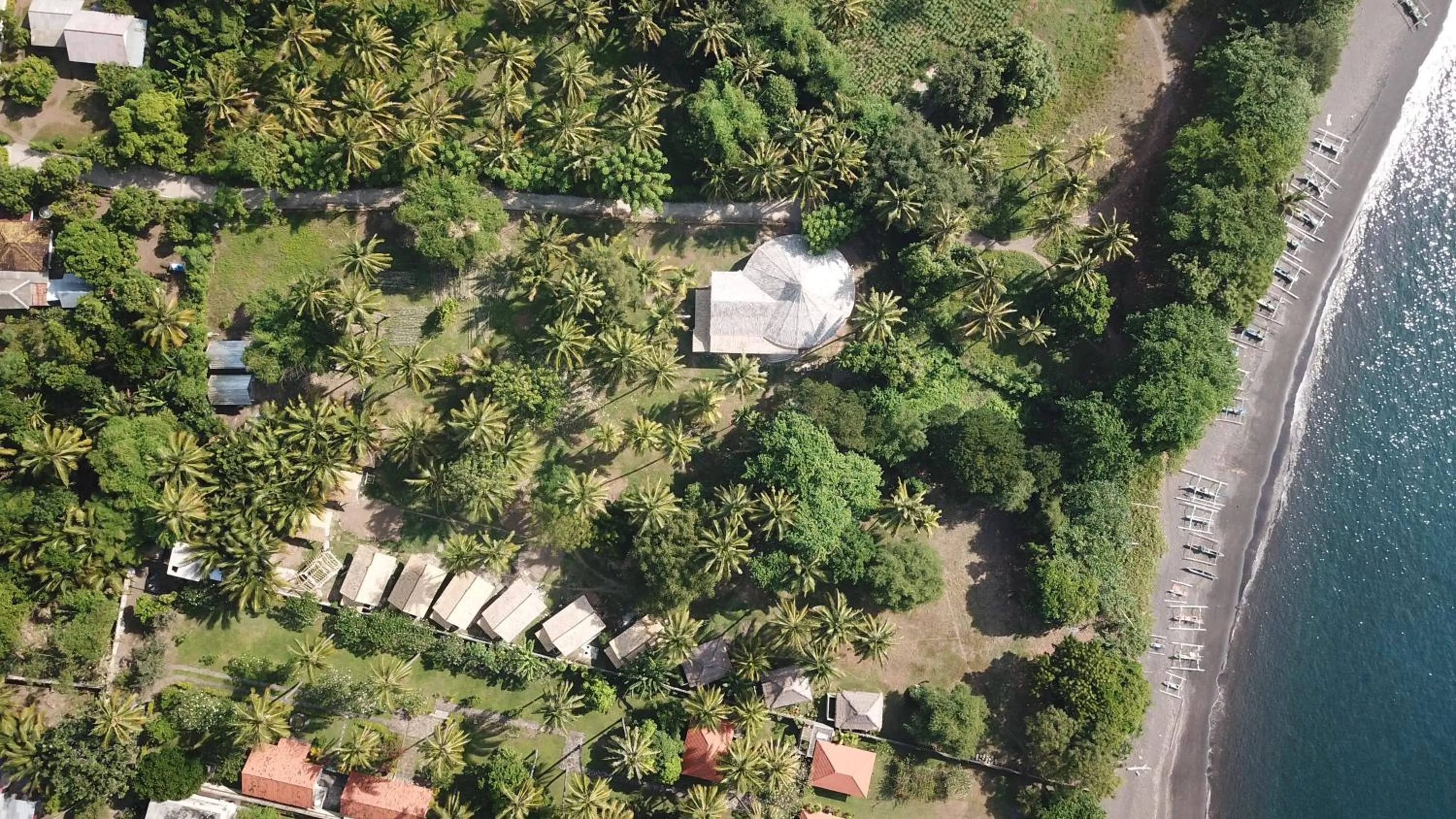 Property building in Sunset Springs Beach Retreat