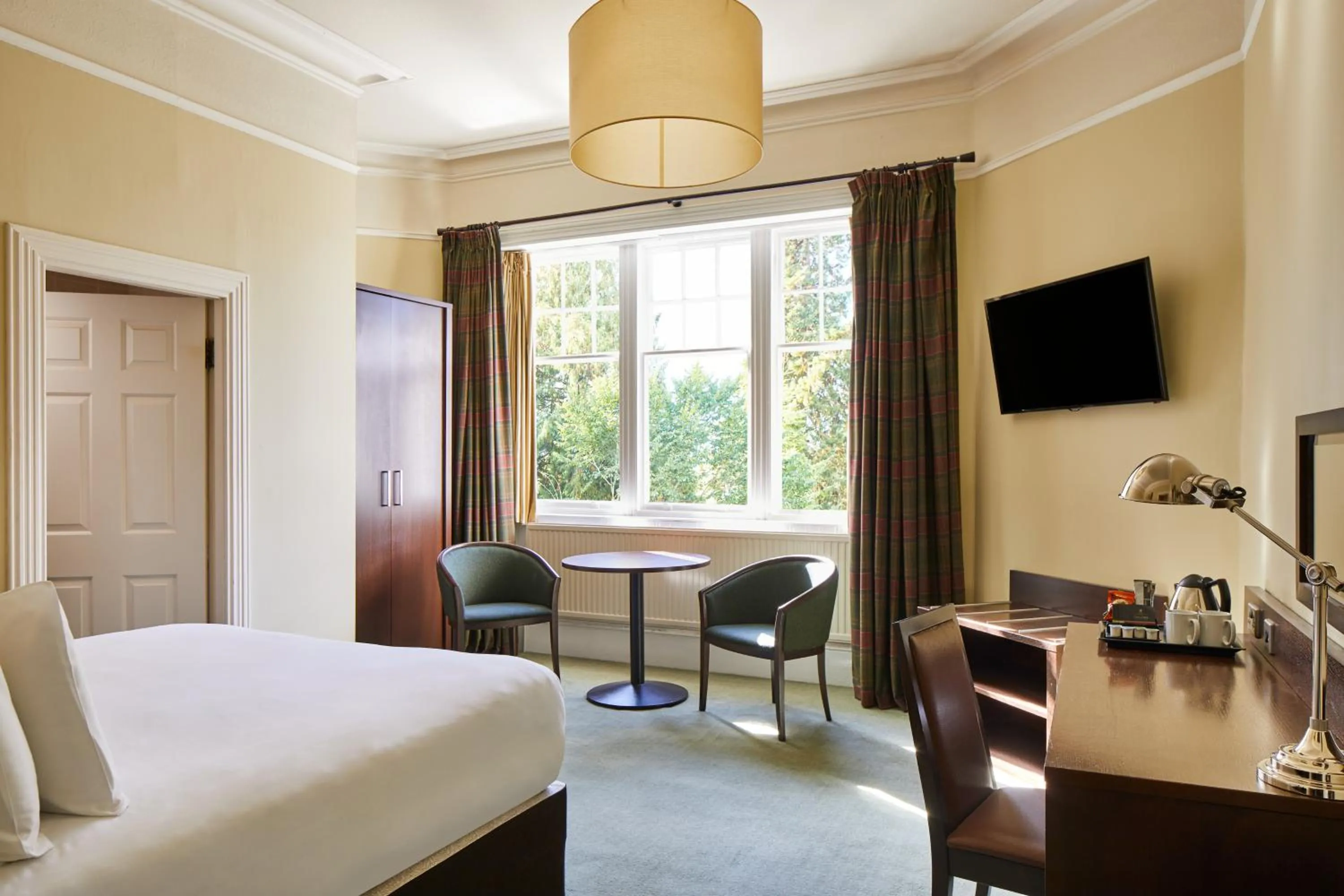 Bedroom, Bed in Leonardo Boutique Huntingtower Perth