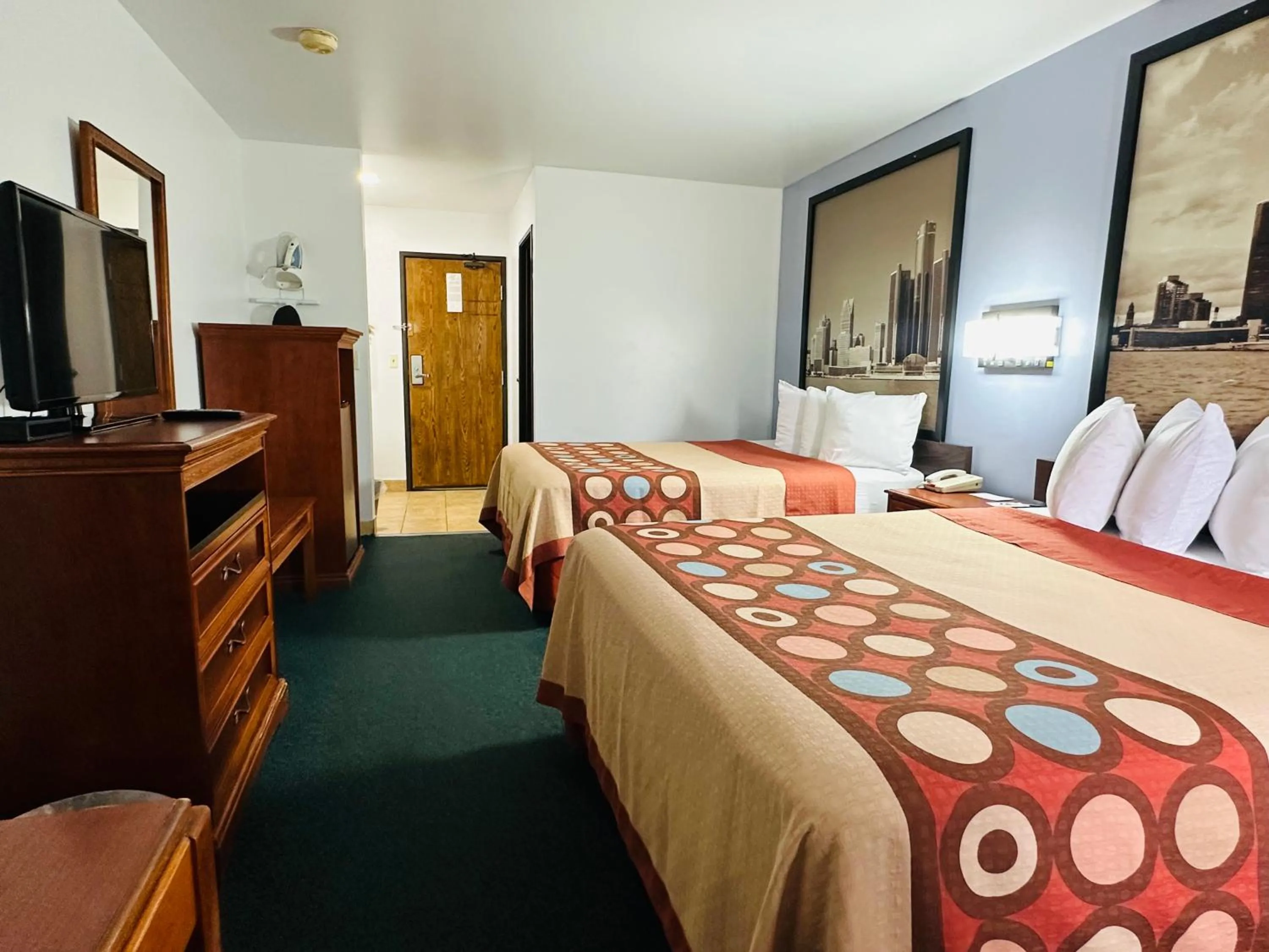 Photo of the whole room, Bed in Super 8 by Wyndham Imlay City