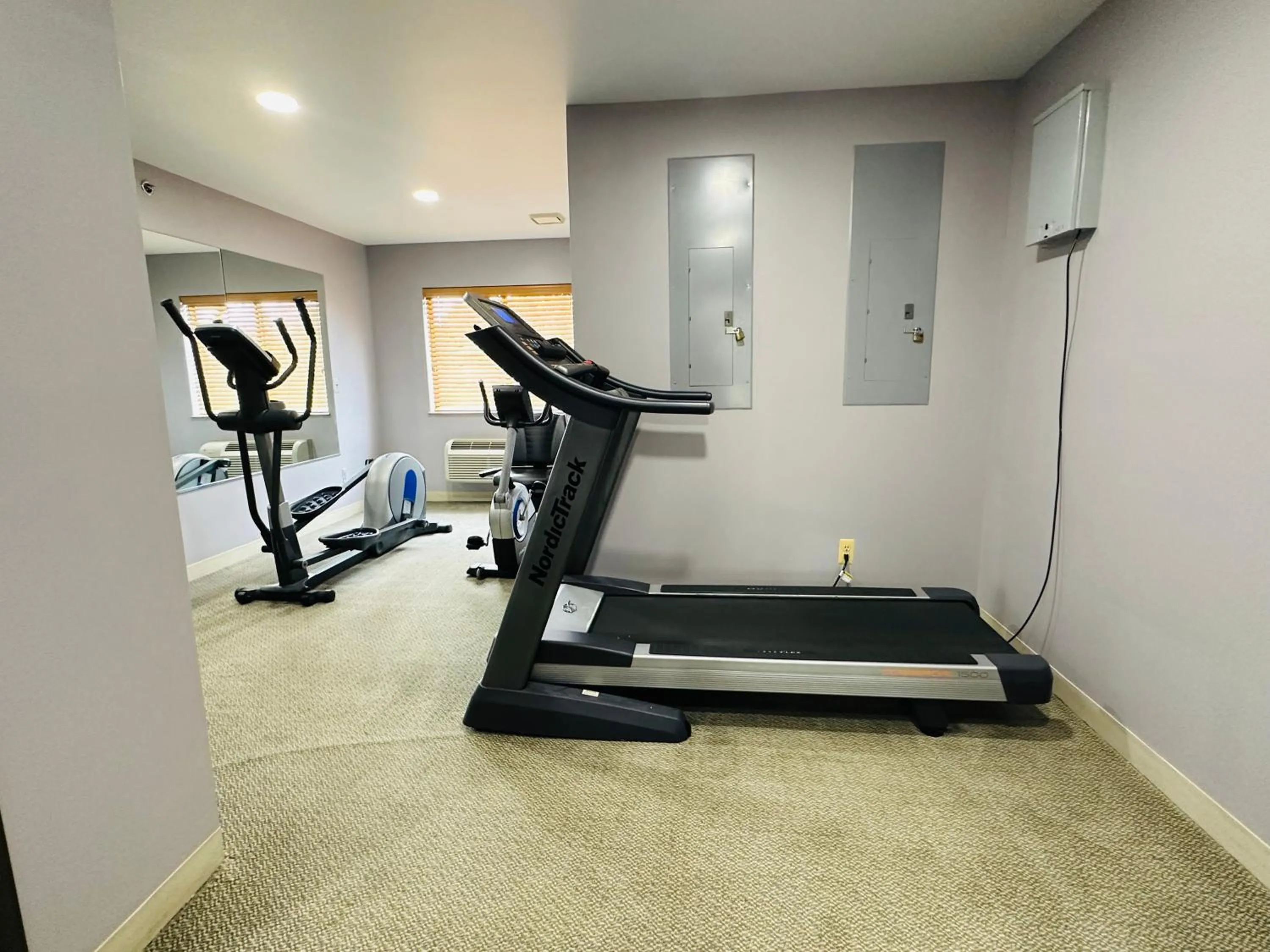 Fitness centre/facilities in Super 8 by Wyndham Imlay City