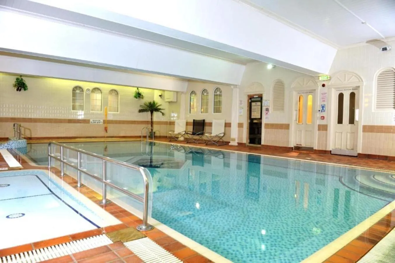 Swimming pool in Queens Hotel & Spa Bournemouth