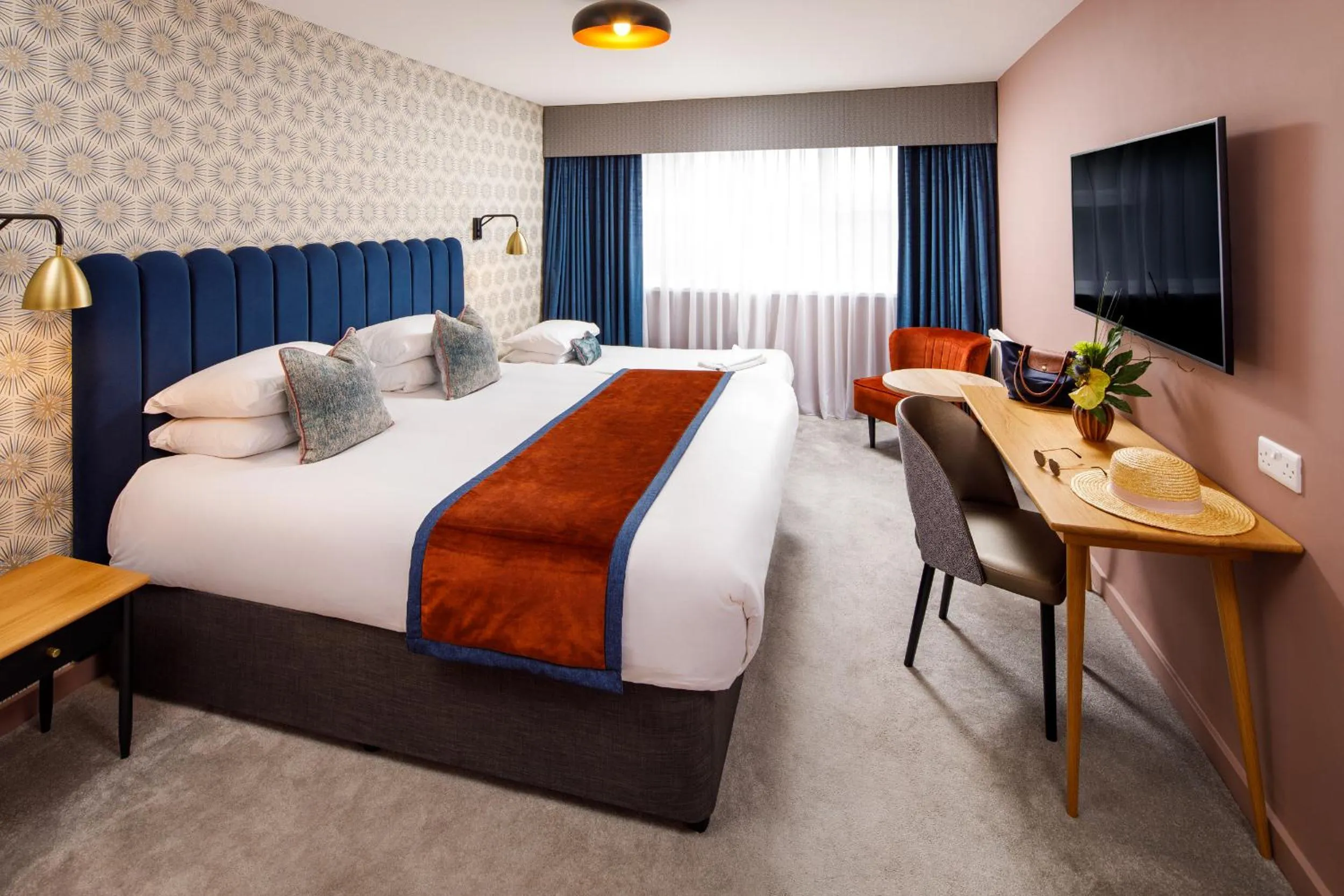 TV and multimedia, Bed in Queens Hotel & Spa Bournemouth