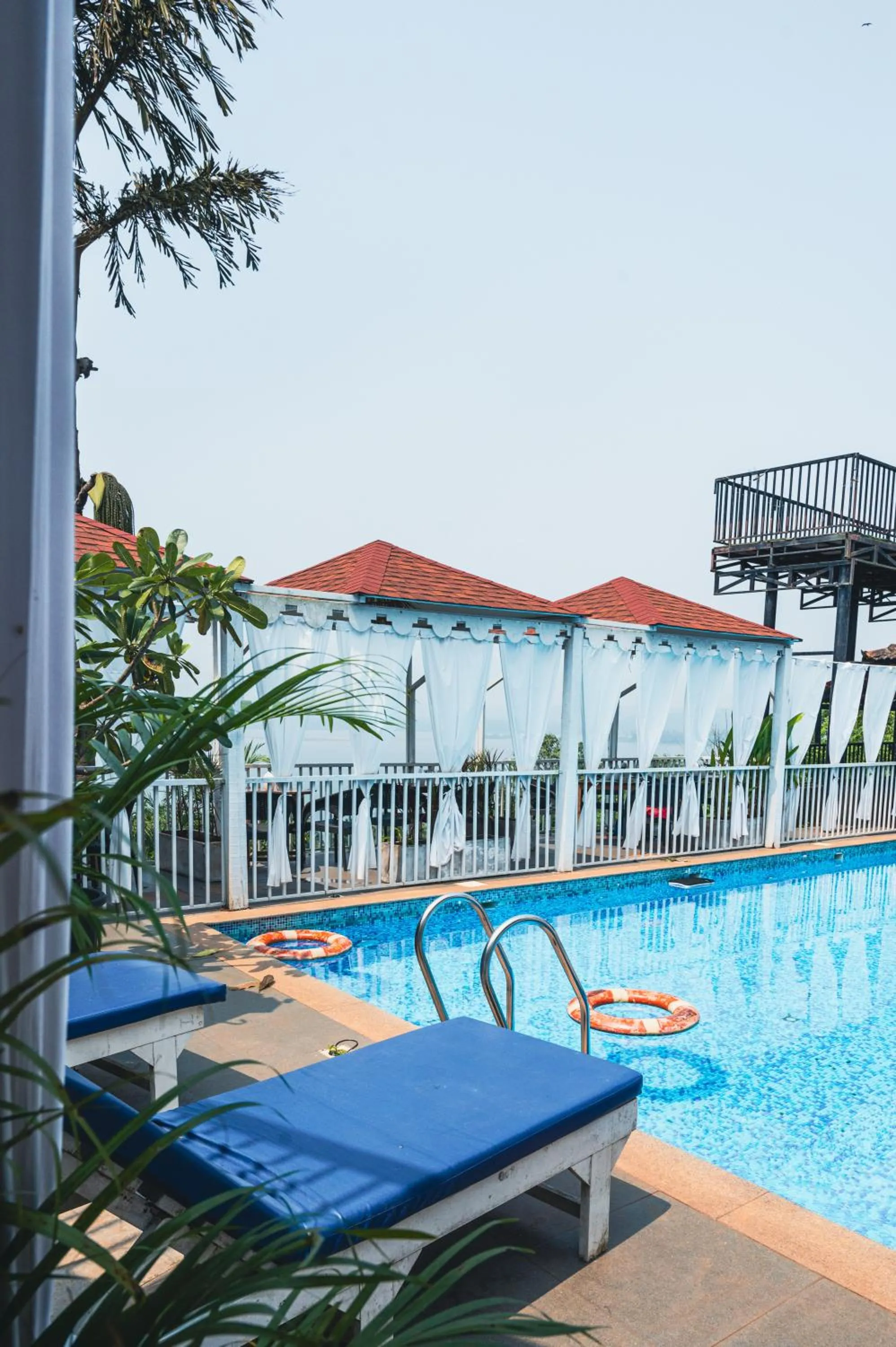 Swimming pool in Raposo Resorts