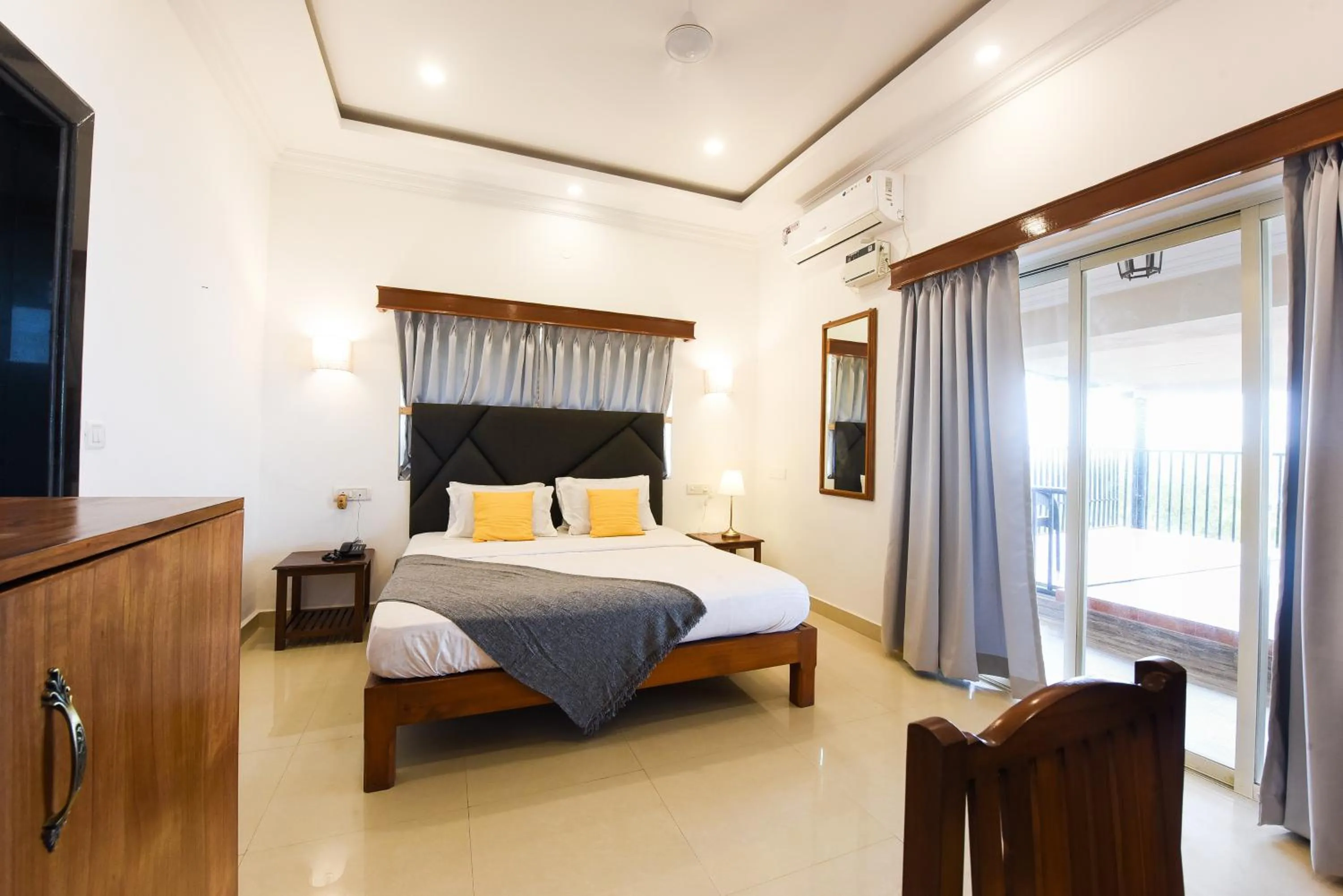 Photo of the whole room, Bed in Raposo Resorts