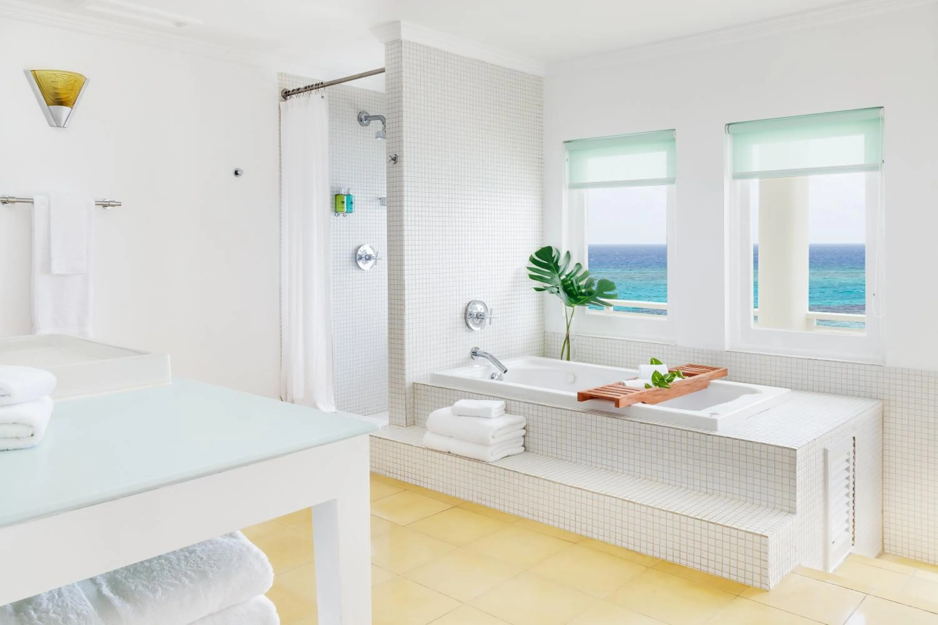 Bathroom, Bed in Couples Tower Isle