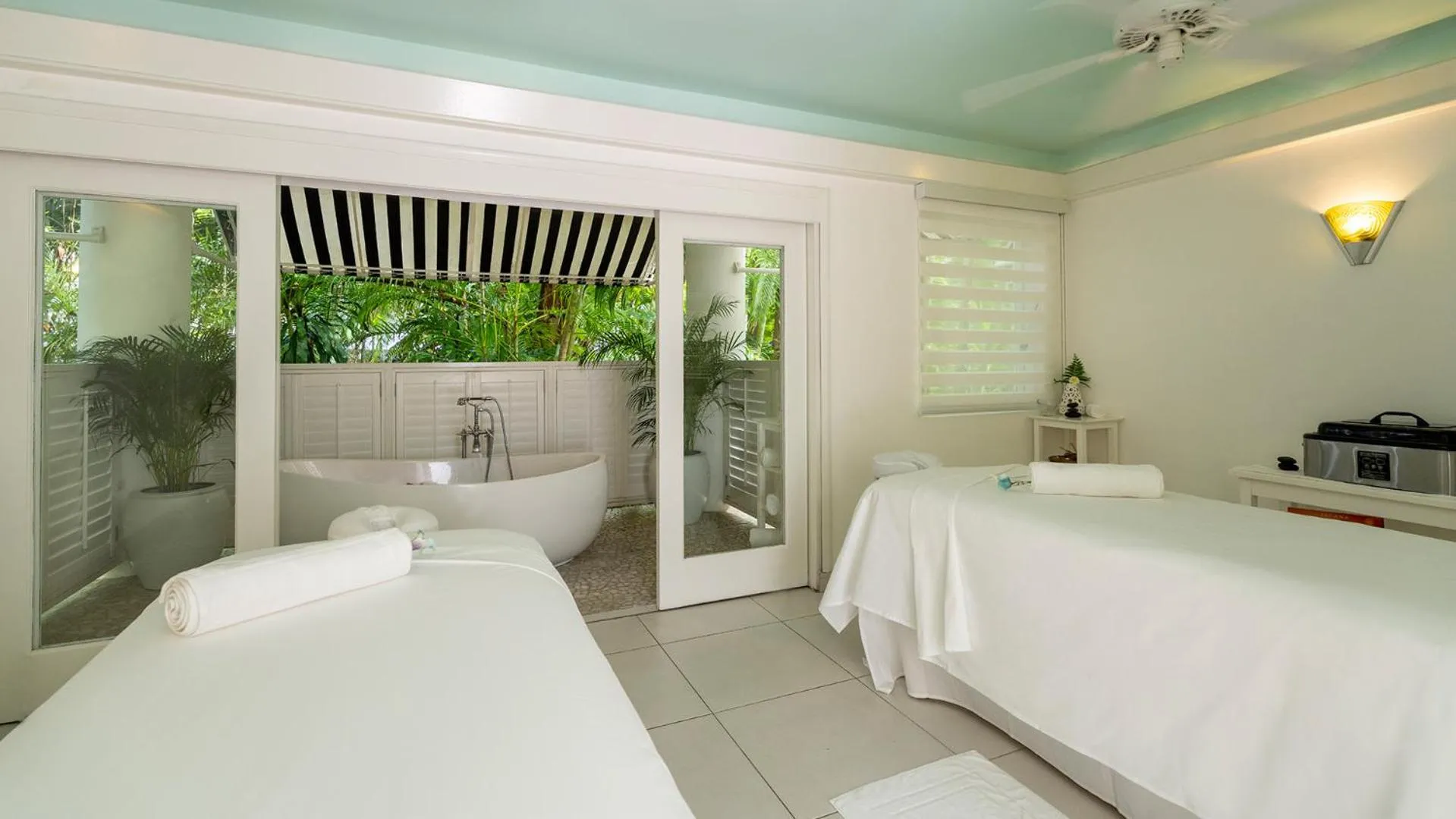 Massage, Bed in Couples Tower Isle