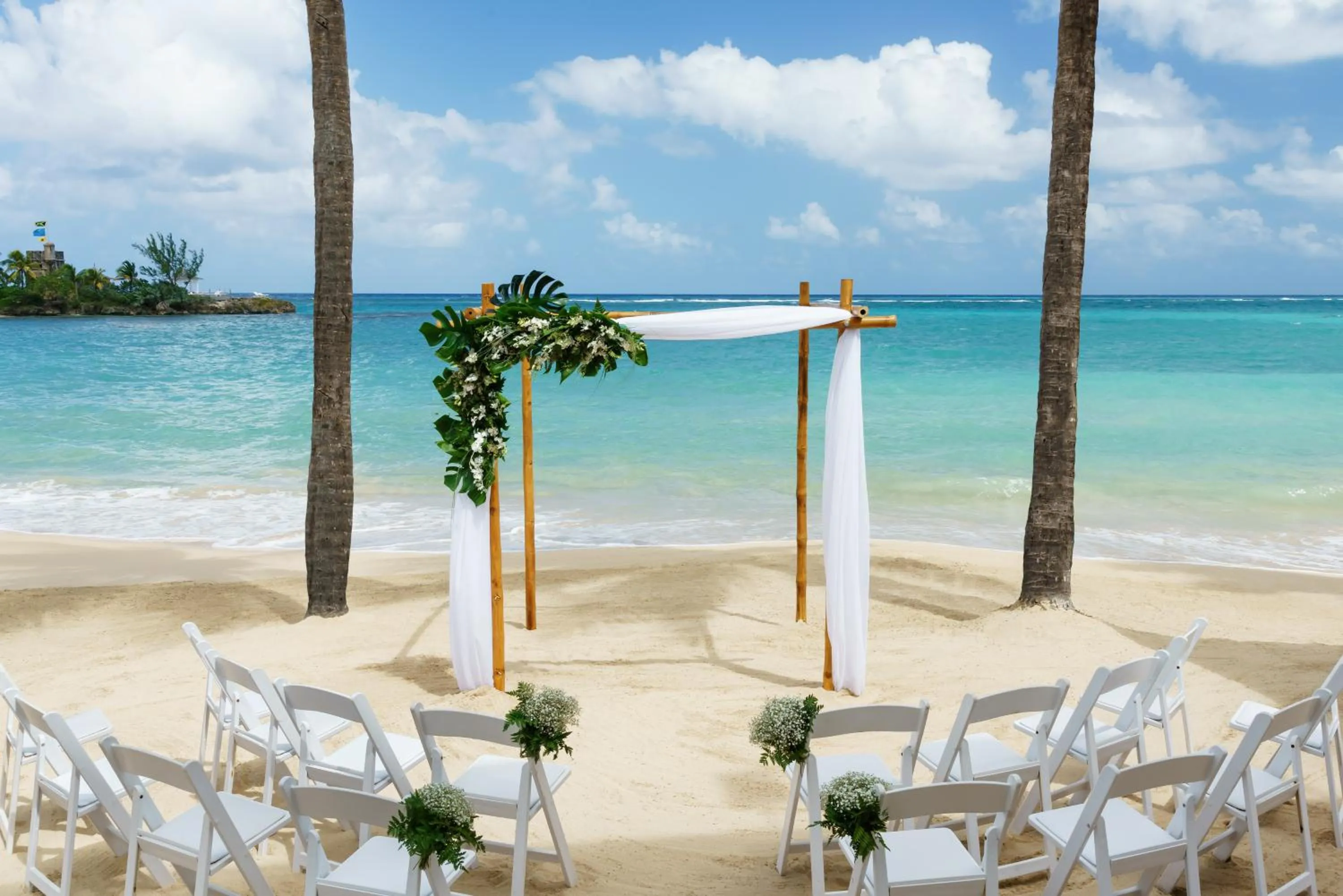 Beach in Couples Tower Isle