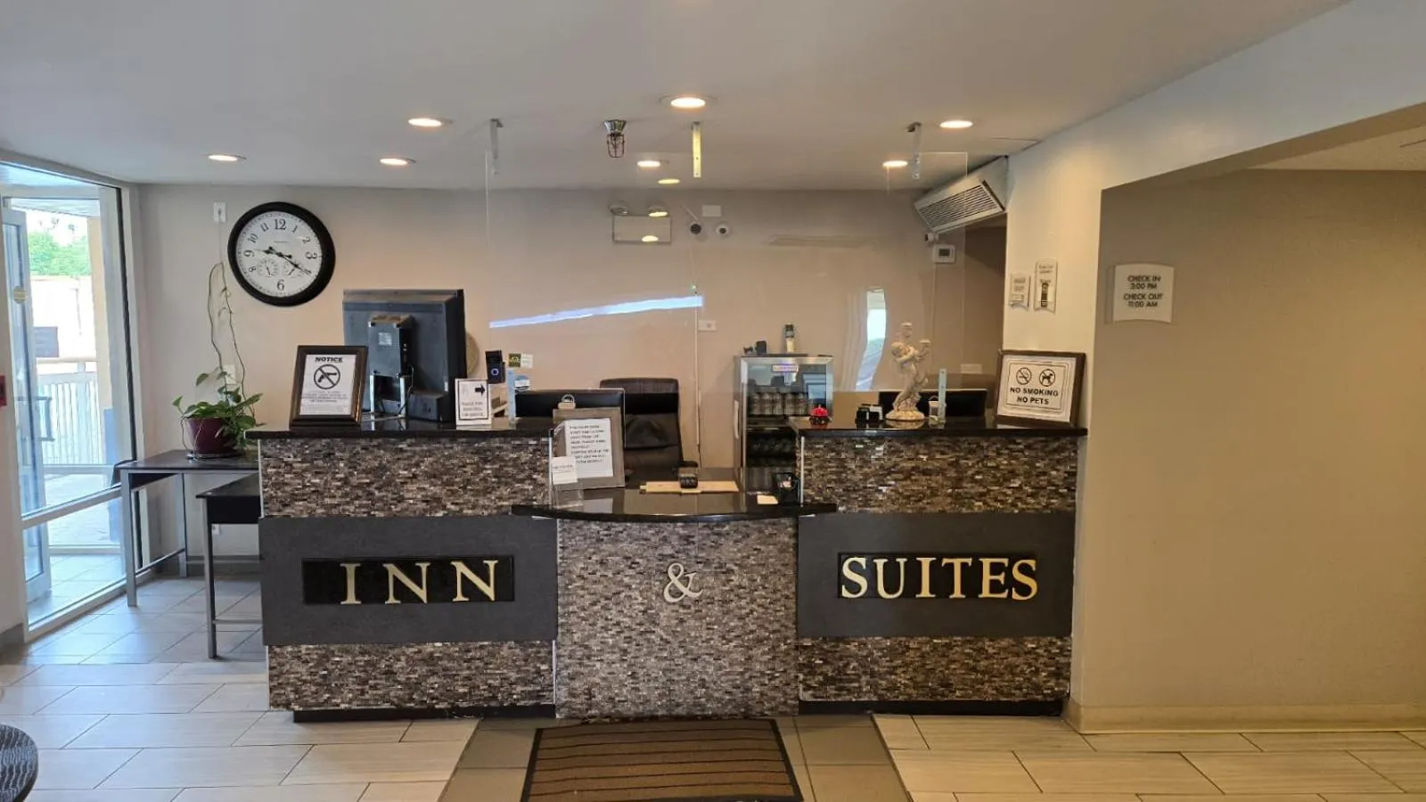 Lobby or reception in Copley Inn & Suites By OYO Akron OH