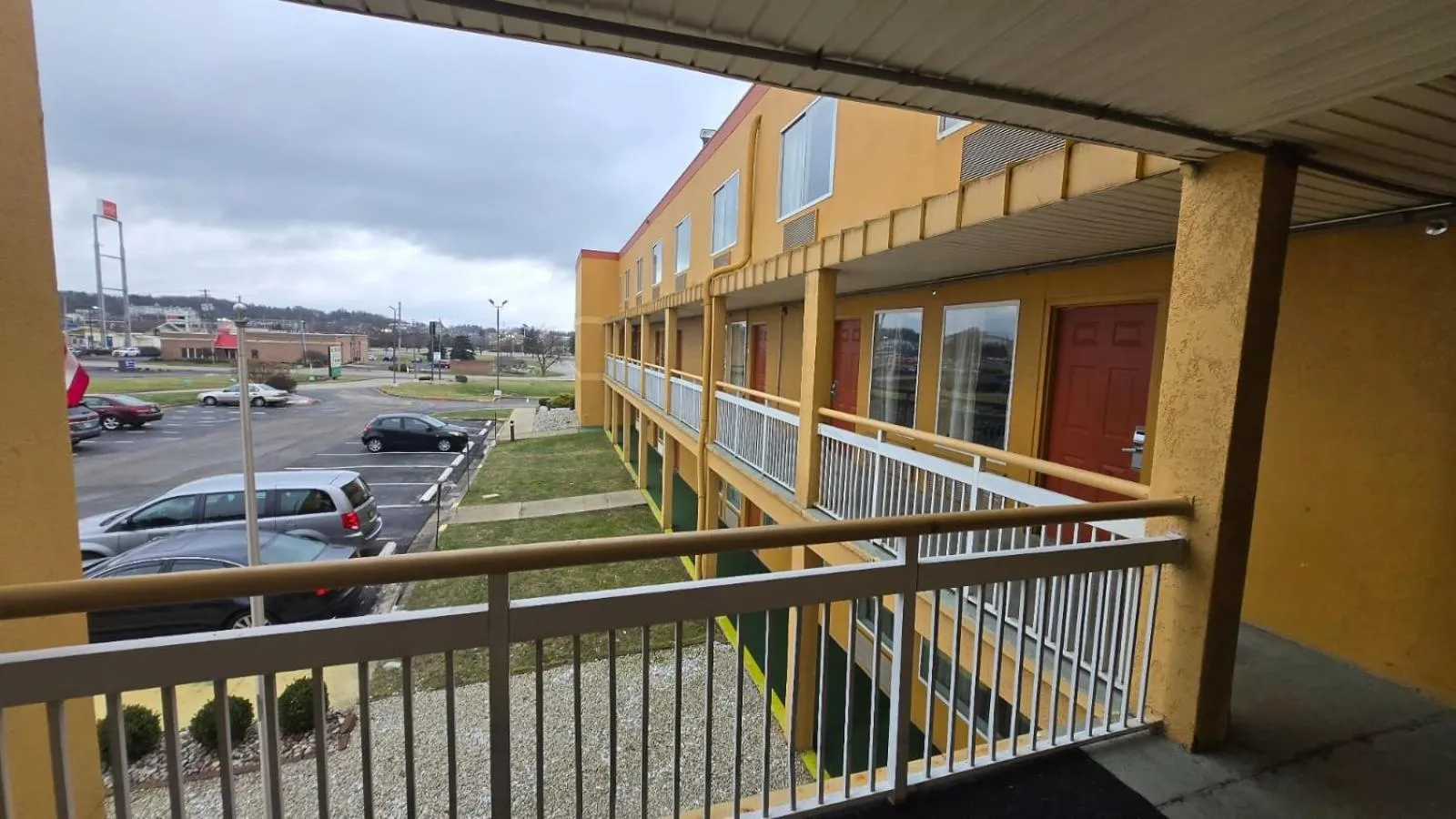 Property building in Copley Inn & Suites By OYO Akron OH