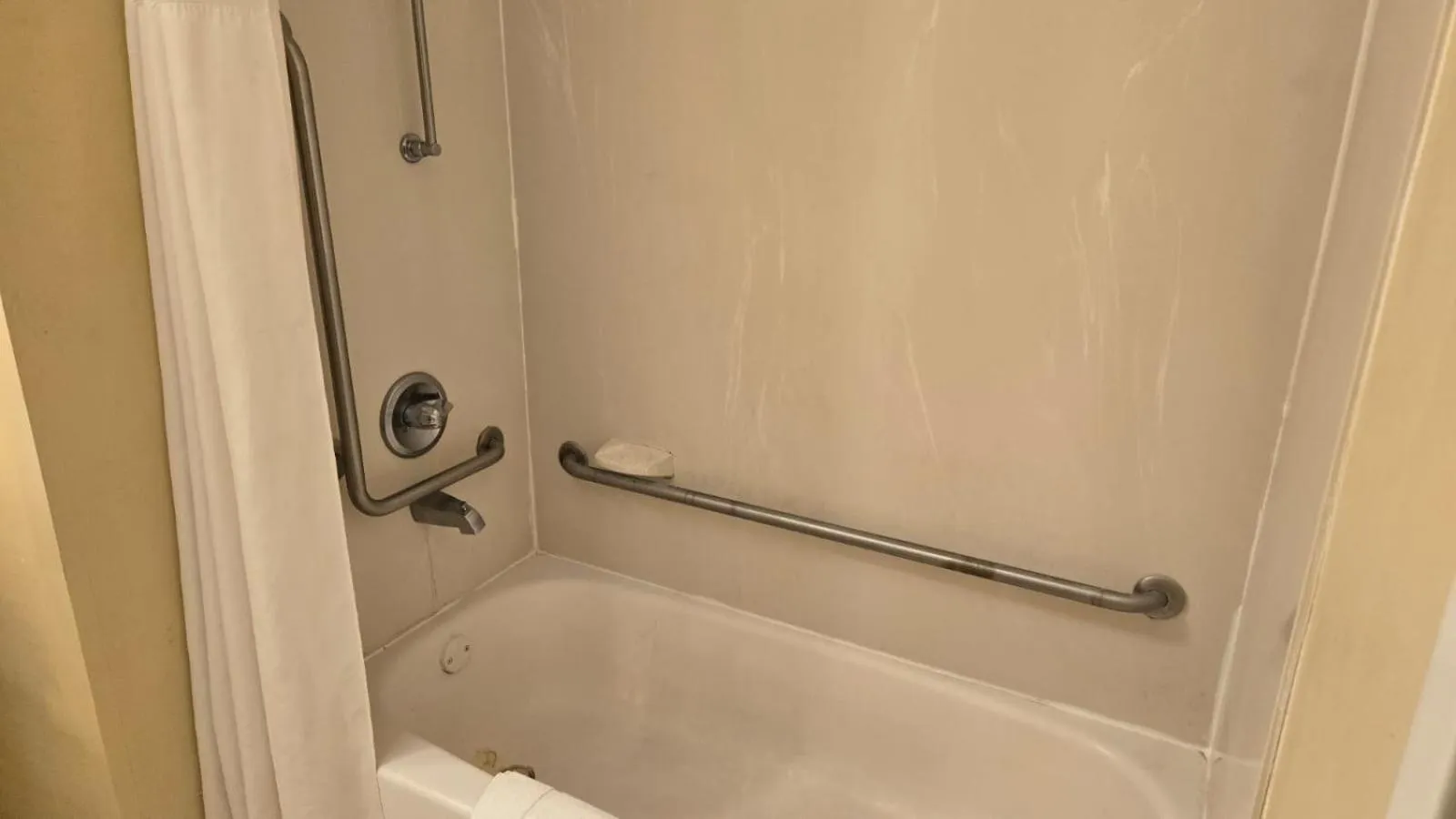 Bathroom in Copley Inn & Suites By OYO Akron OH