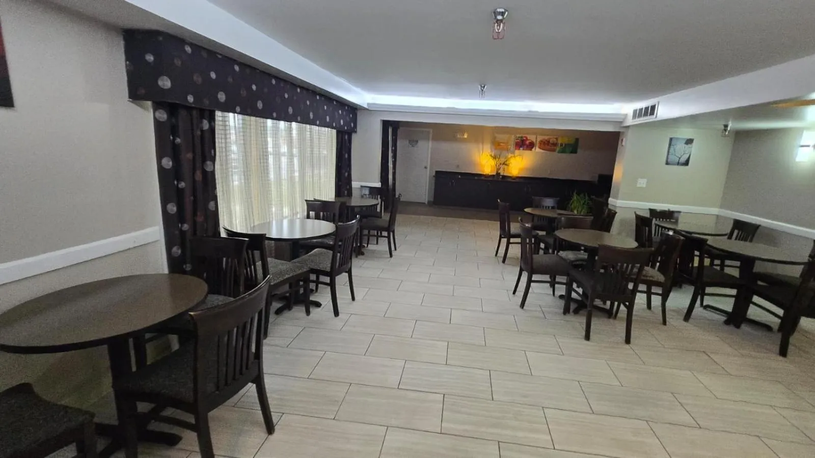 Lobby or reception in Copley Inn & Suites By OYO Akron OH