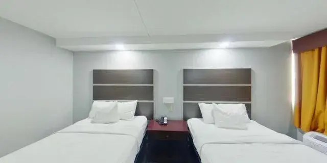 Deluxe Double Room with Two Double Beds - Non-Smoking in Days Hotel by Wyndham Danville Conference Center Deluxe Double Room with Two Double Beds - Non-Smoking in Days Hotel by Wyndham Danville Conference Center