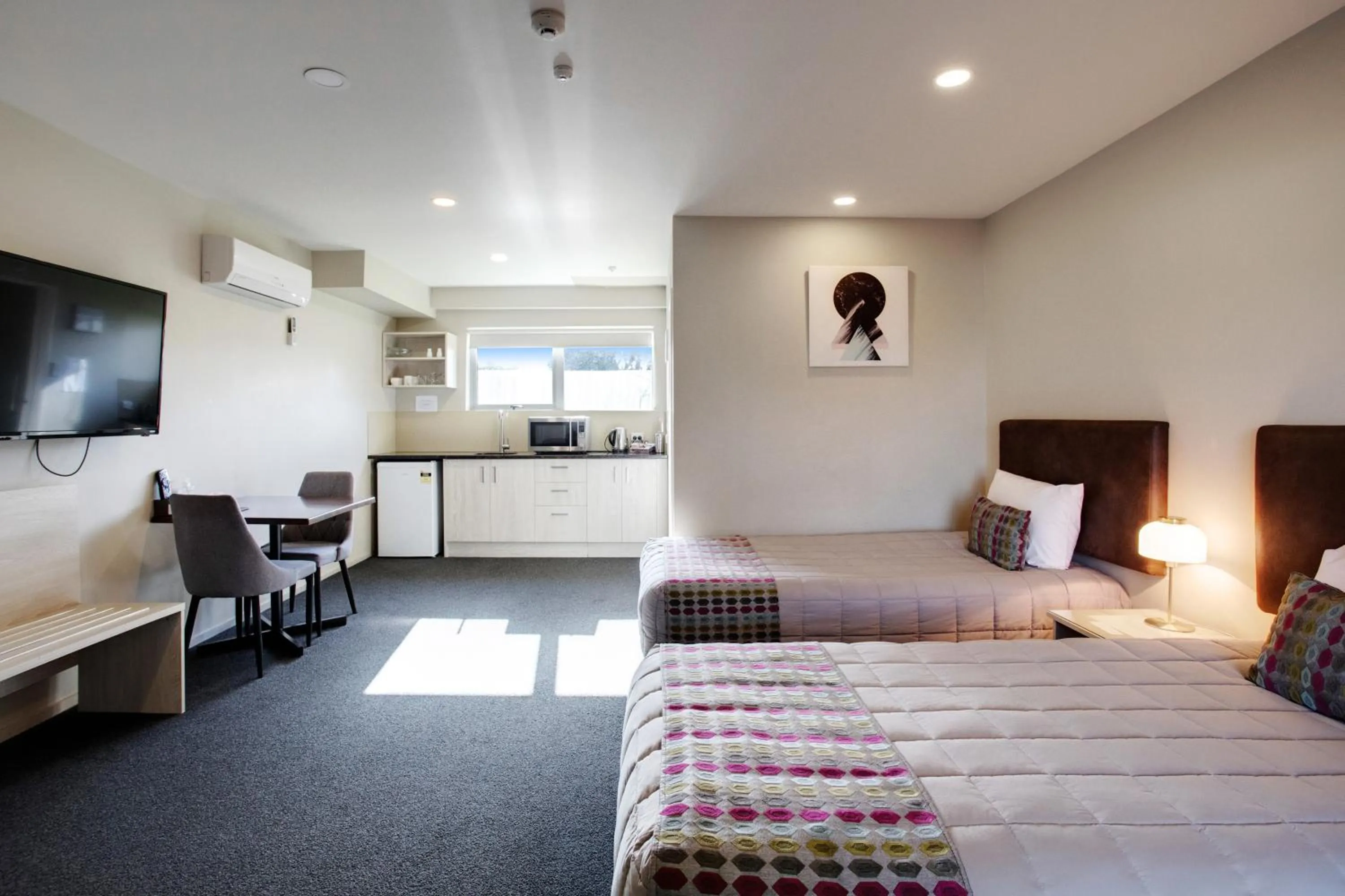 Bed in Ellerslie Palms Motel