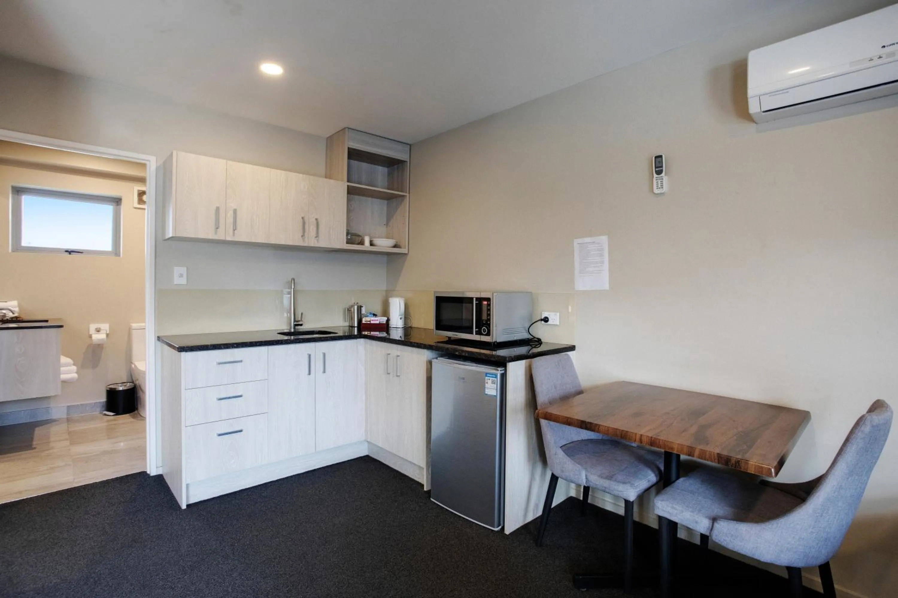 Ellerslie Palms Motel