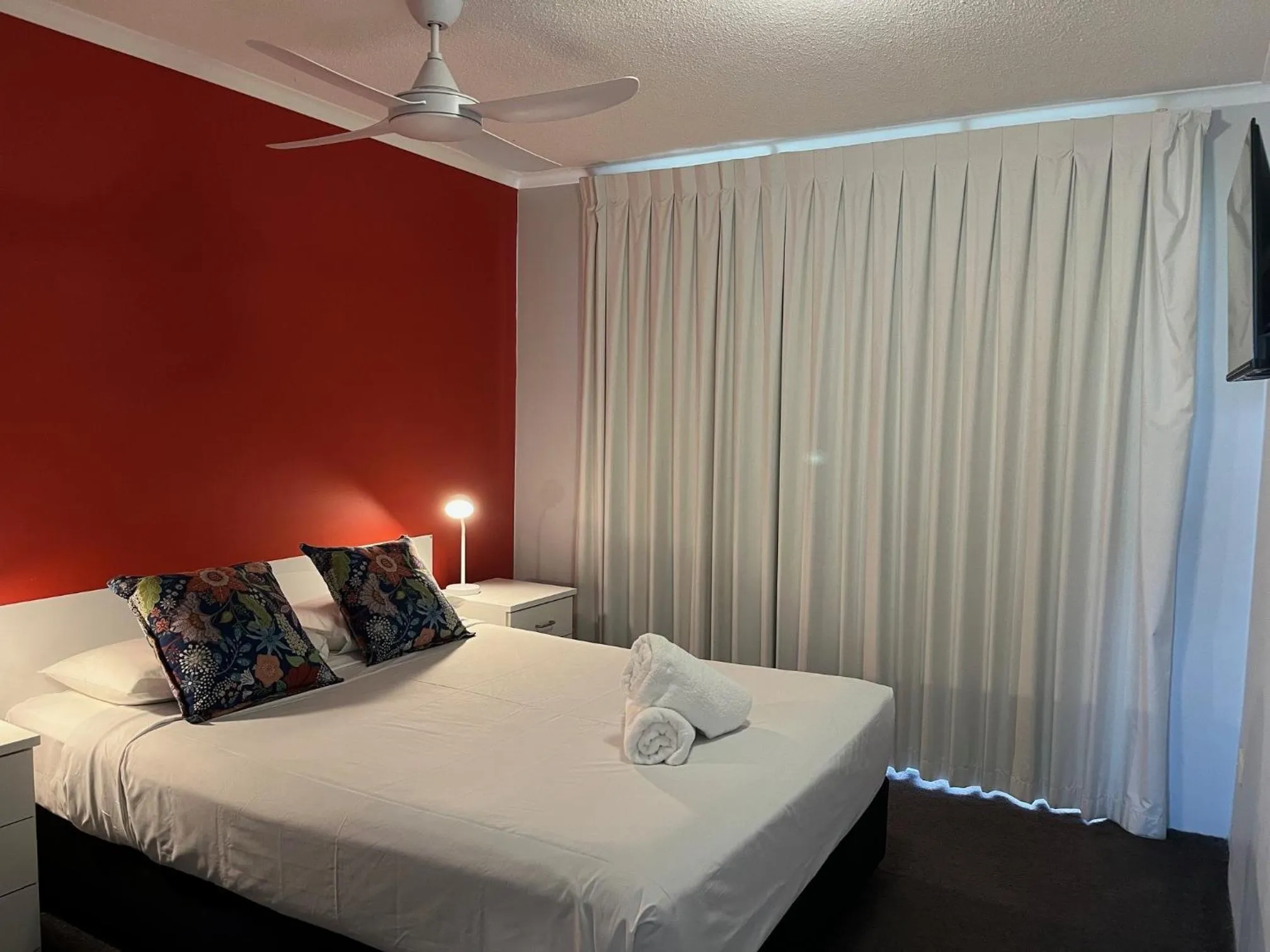 Bedroom, Bed in The Burlington Holiday Apartments