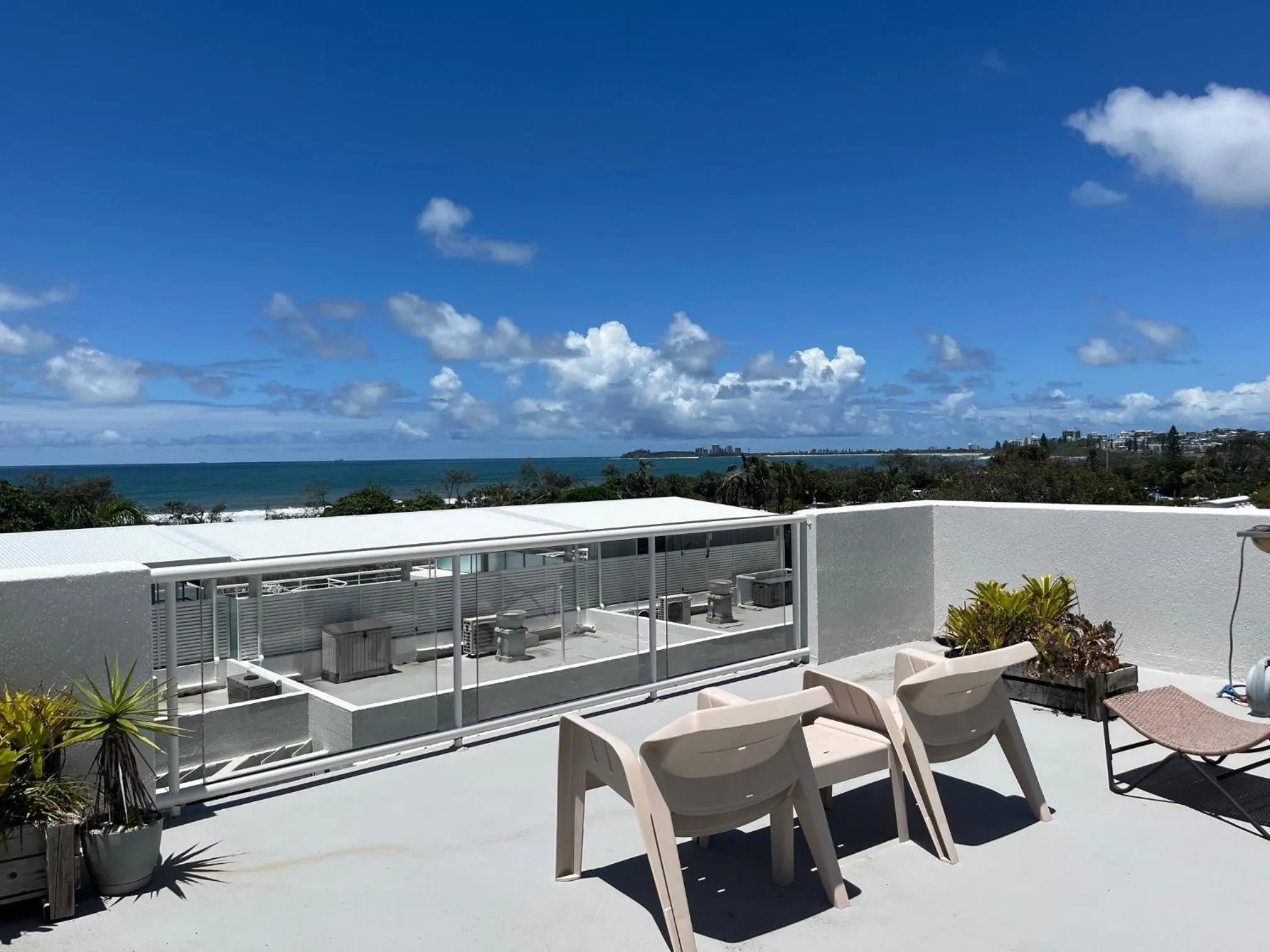 Day in The Burlington Holiday Apartments