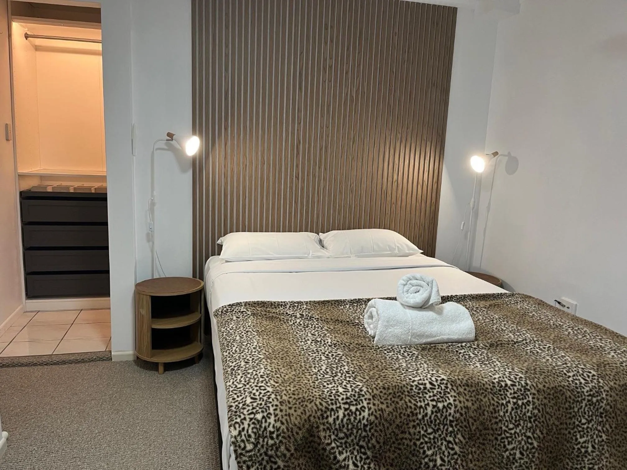 Bedroom, Bed in The Burlington Holiday Apartments