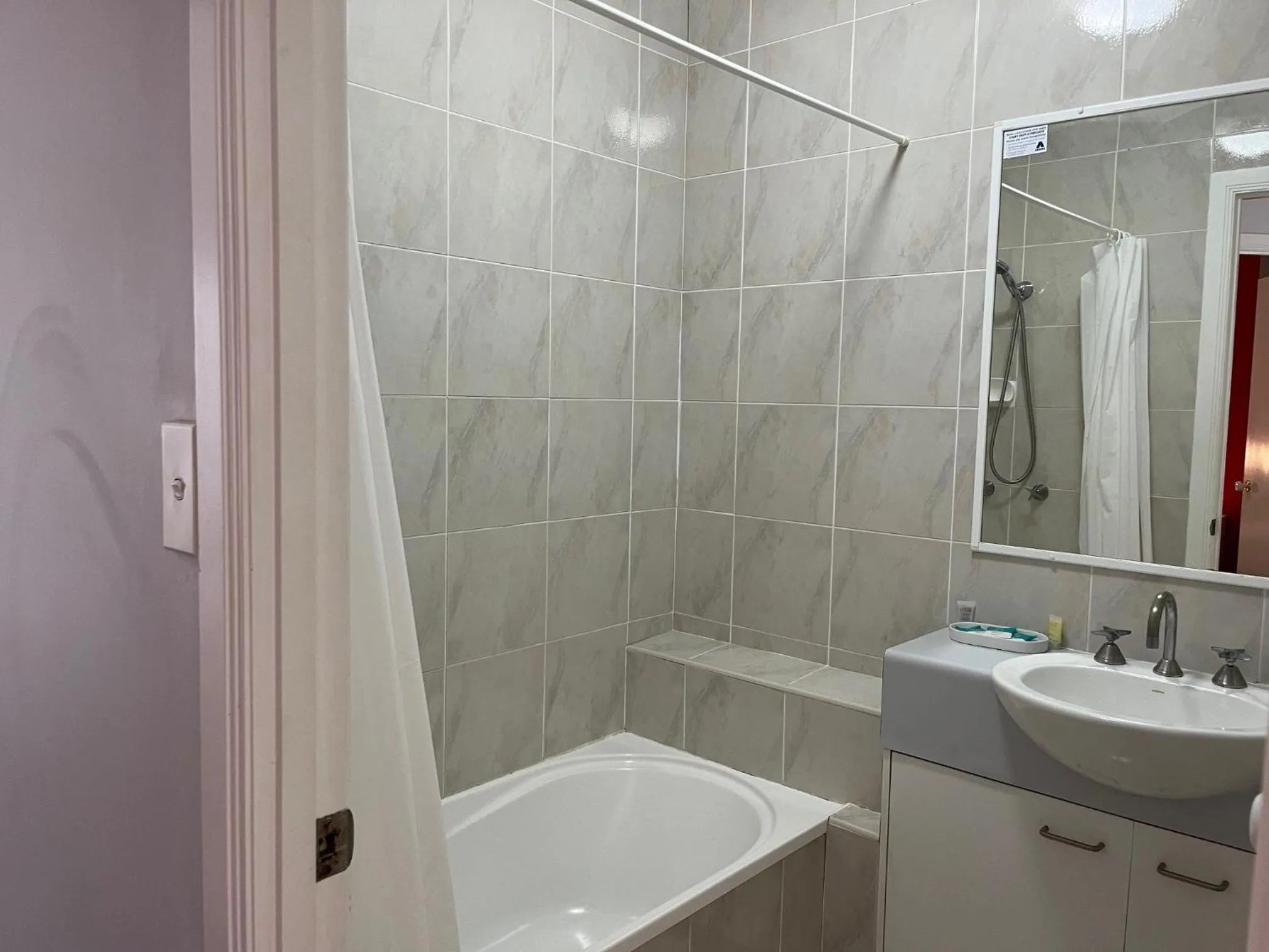 Shower in The Burlington Holiday Apartments
