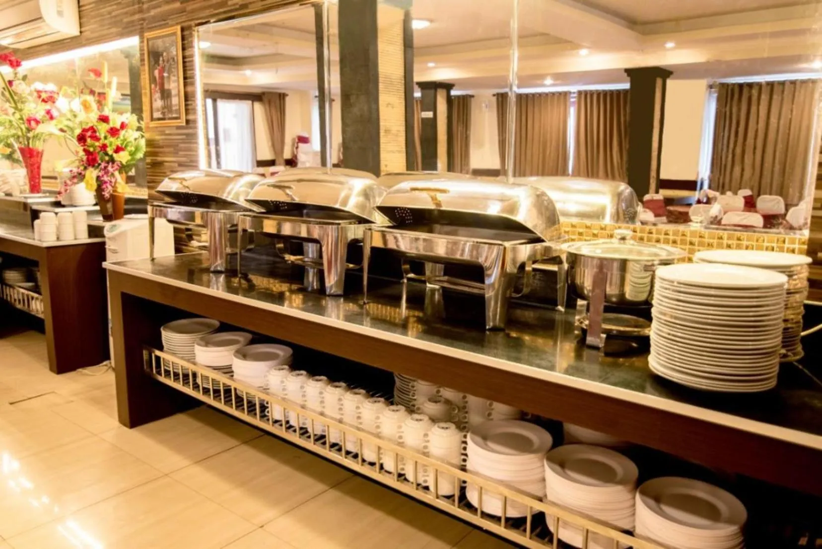 Restaurant/places to eat in Hotel Puri Nusa Indah