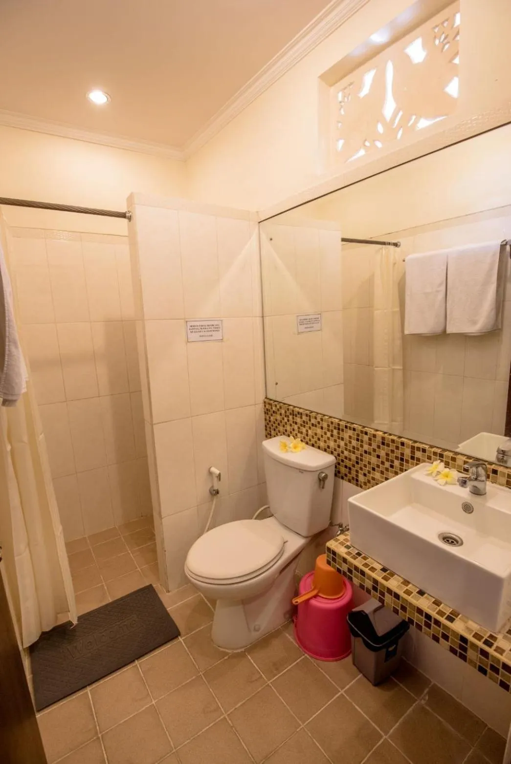 Bathroom in Hotel Puri Nusa Indah