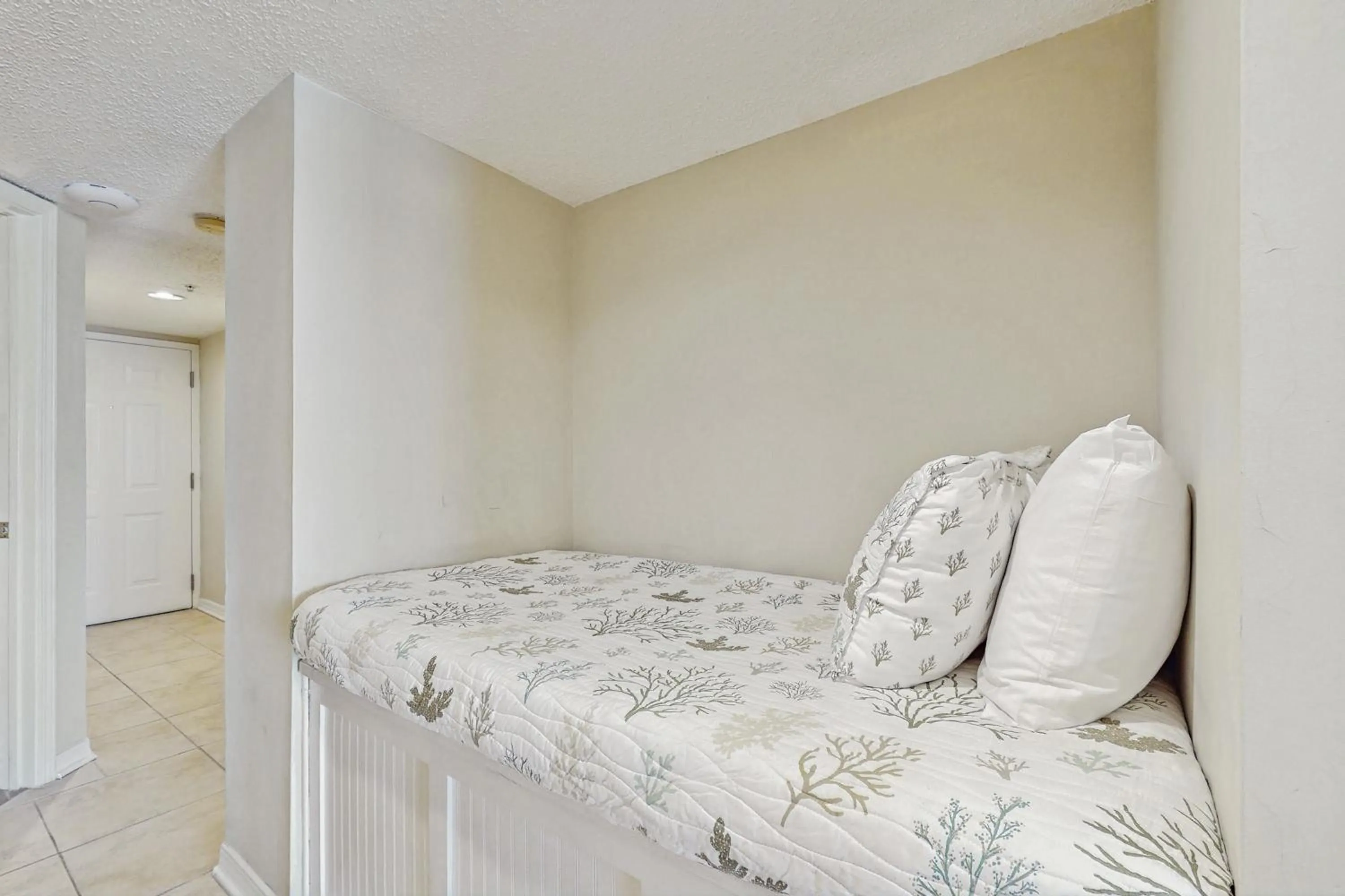 Bed in Royal Palms #1006