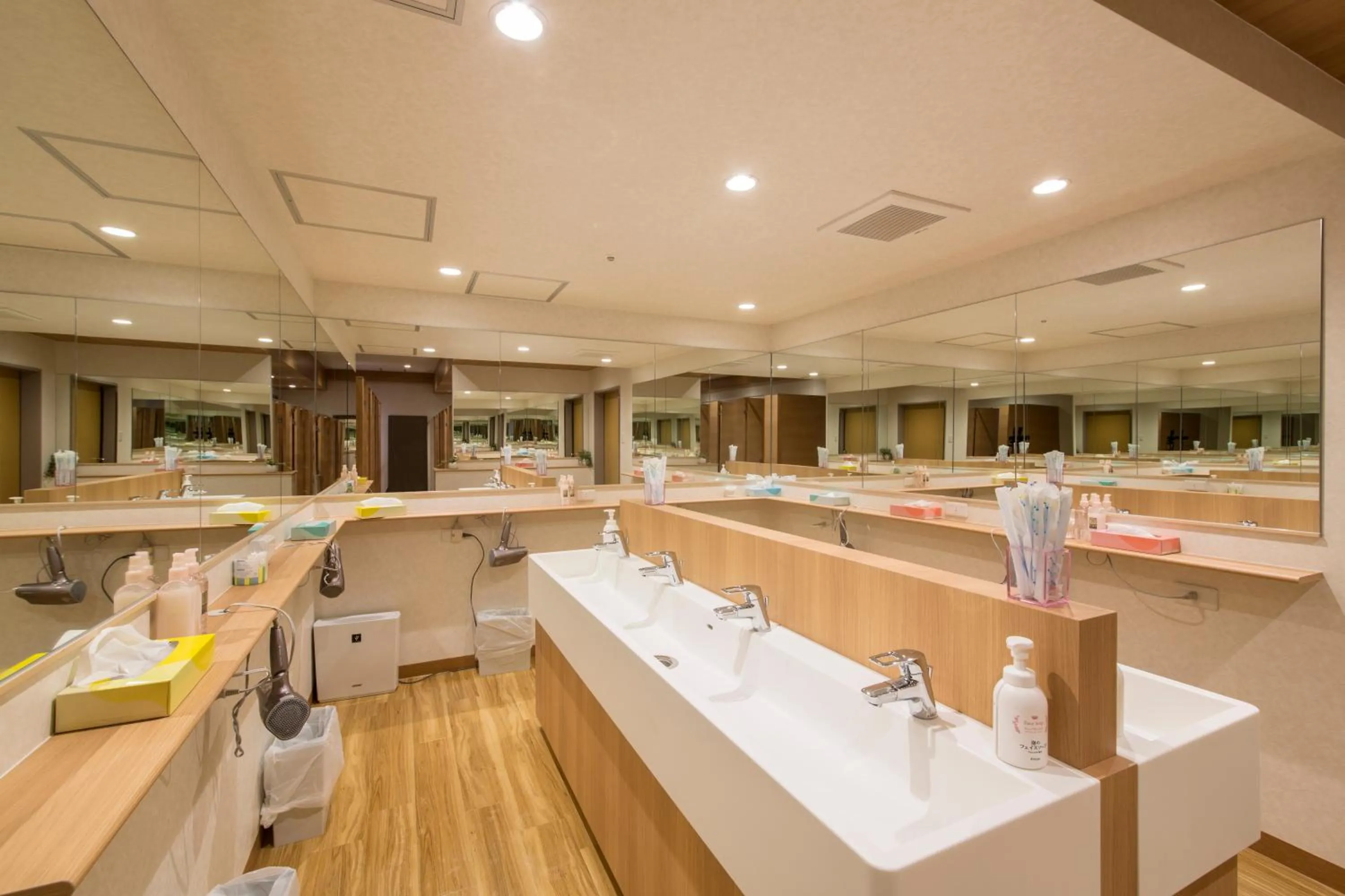 Area and facilities in Shinjuku Kuyakusho-mae Capsule Hotel