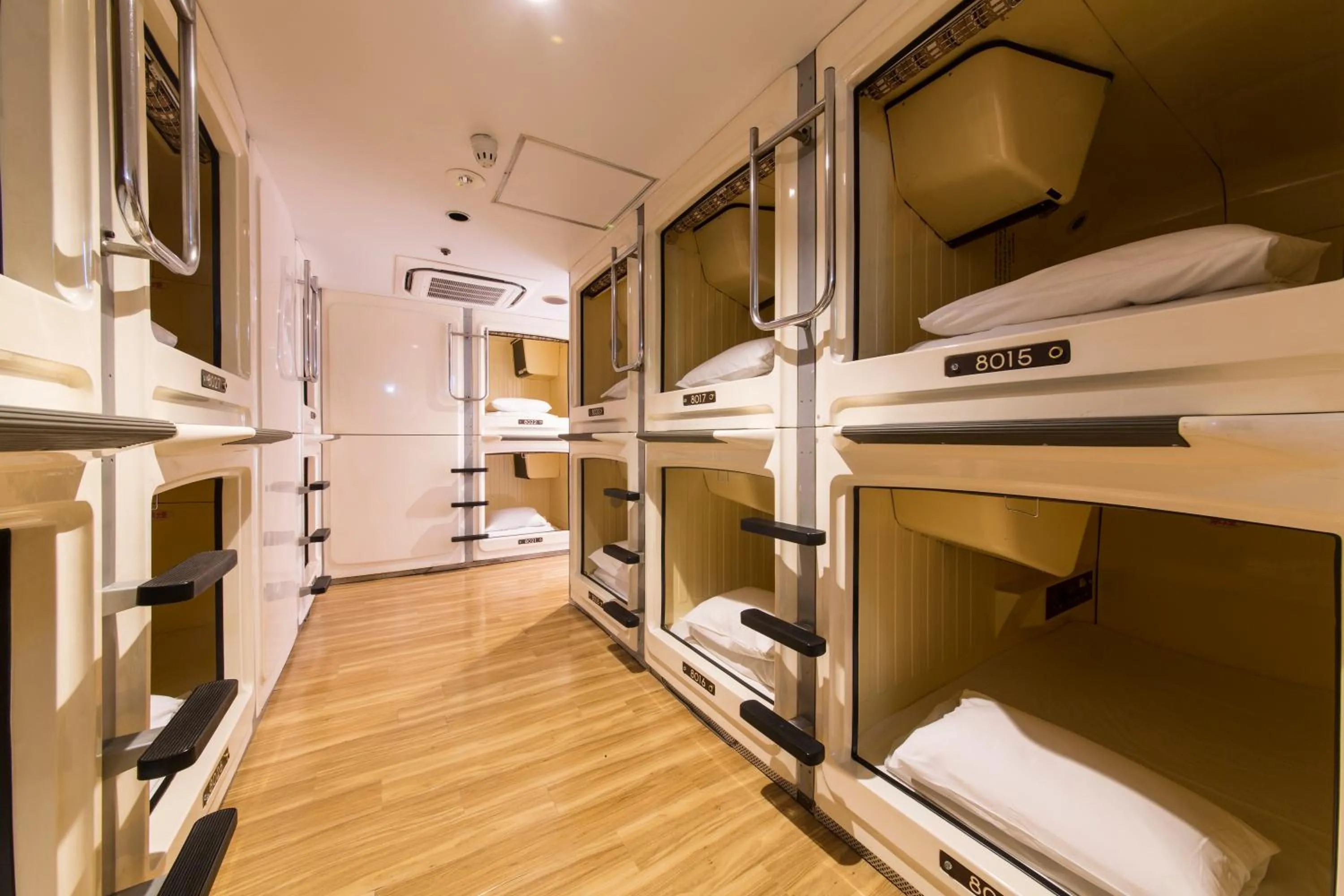 Photo of the whole room, Bed in Shinjuku Kuyakusho-mae Capsule Hotel