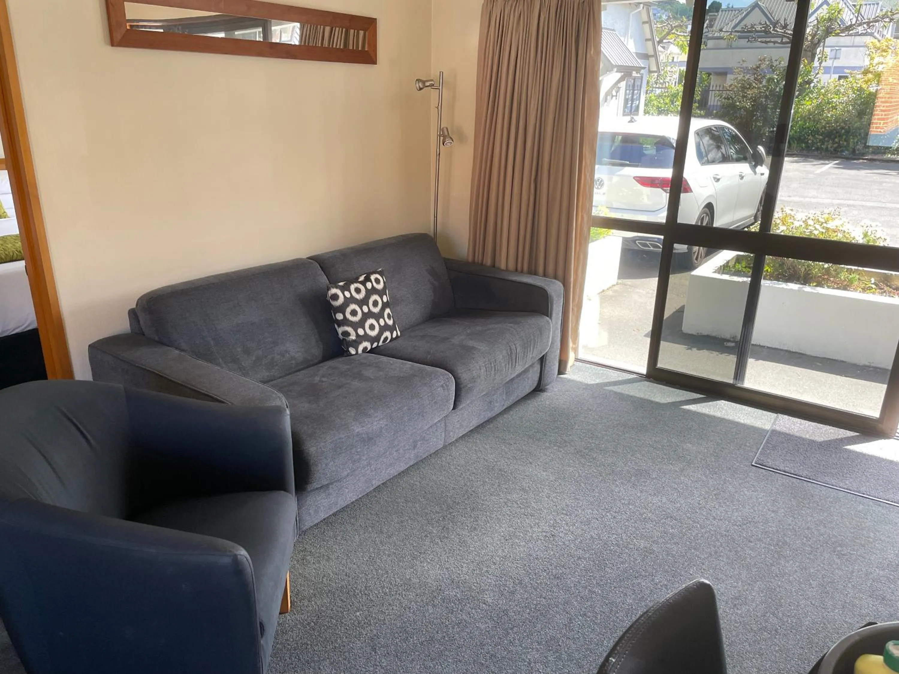 Living room in Allan Court Motel