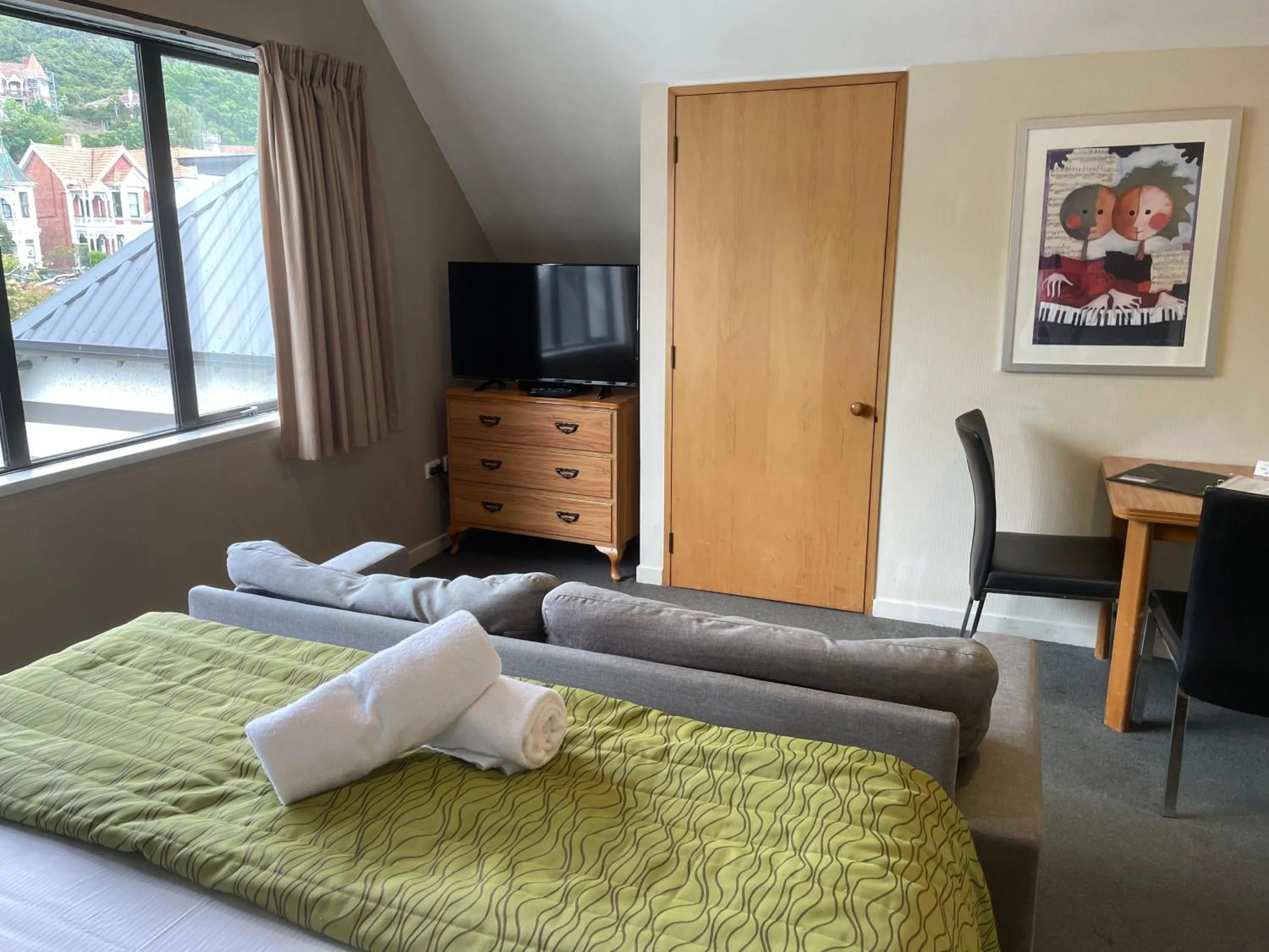 Photo of the whole room, Bed in Allan Court Motel