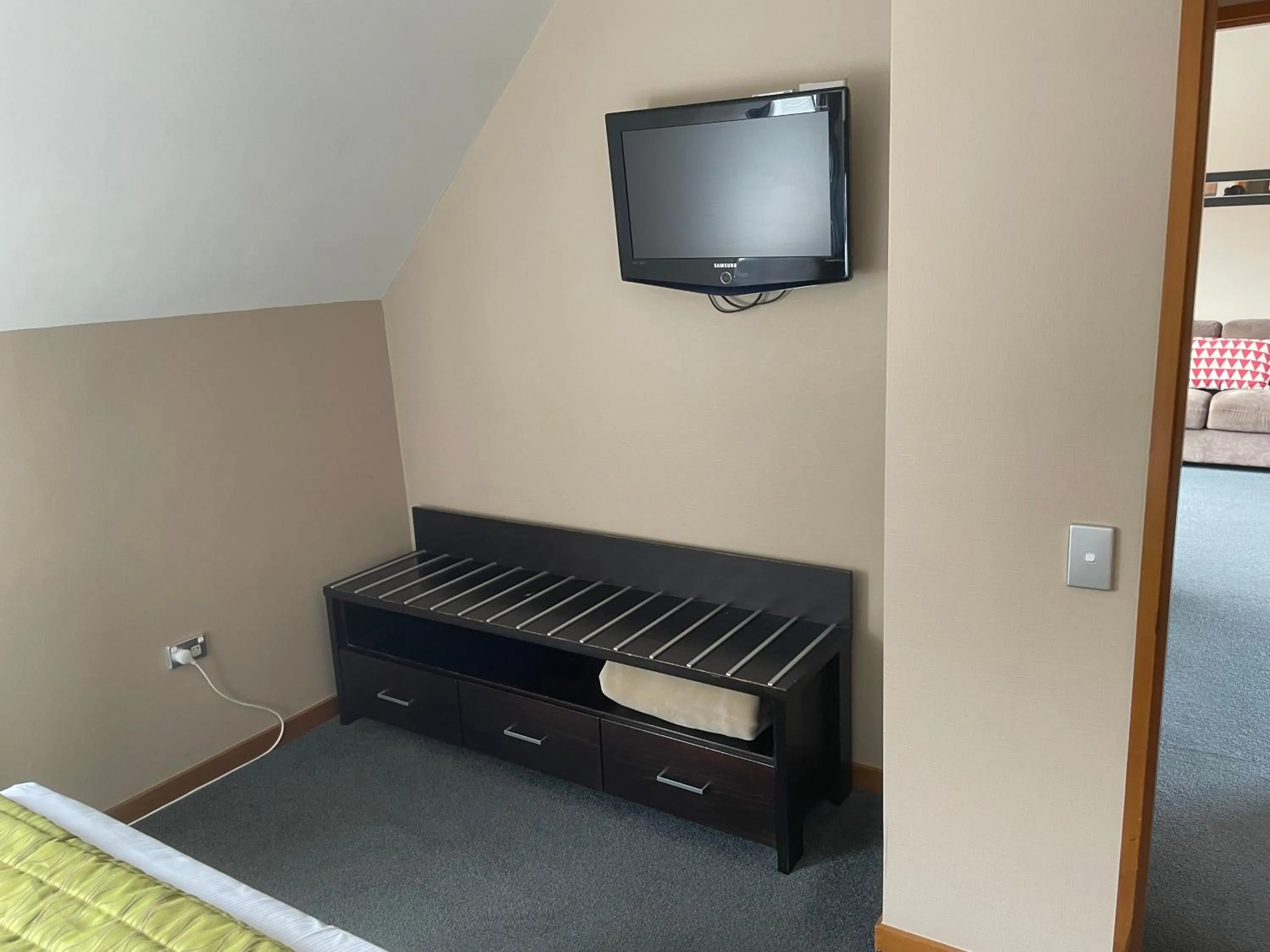 Bedroom in Allan Court Motel