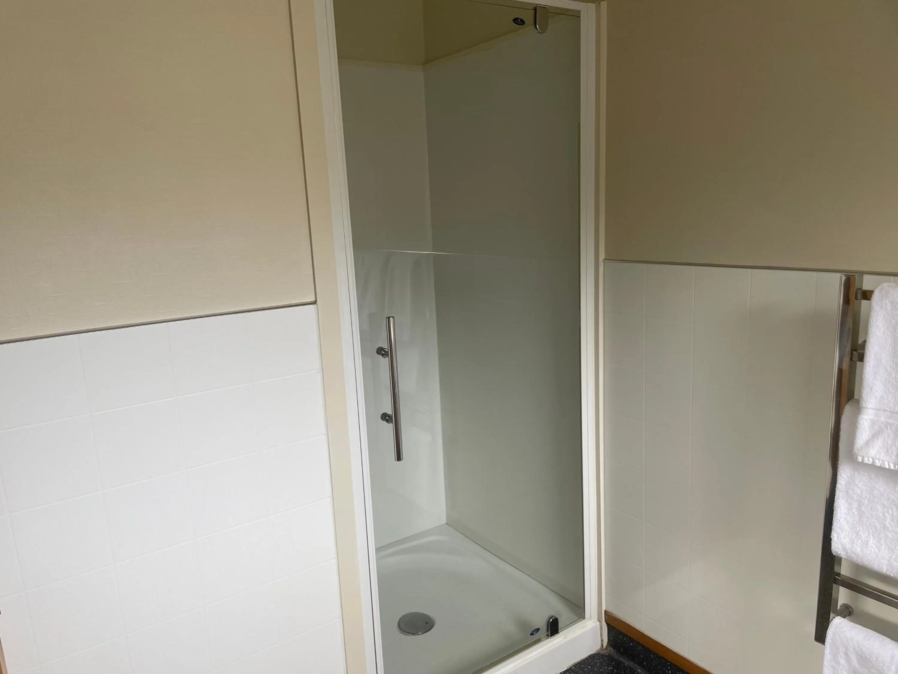 Shower in Allan Court Motel