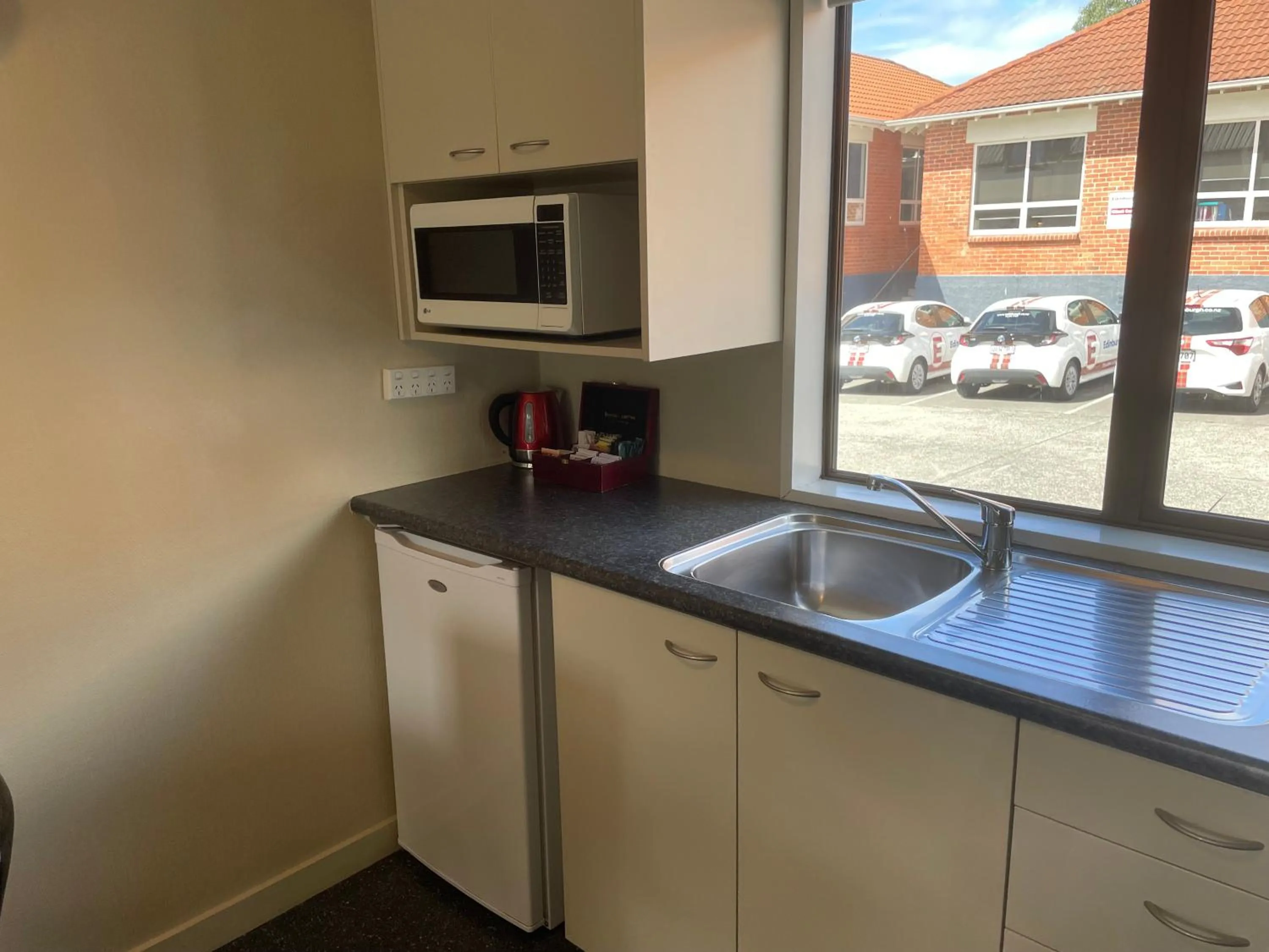 kitchen in Allan Court Motel