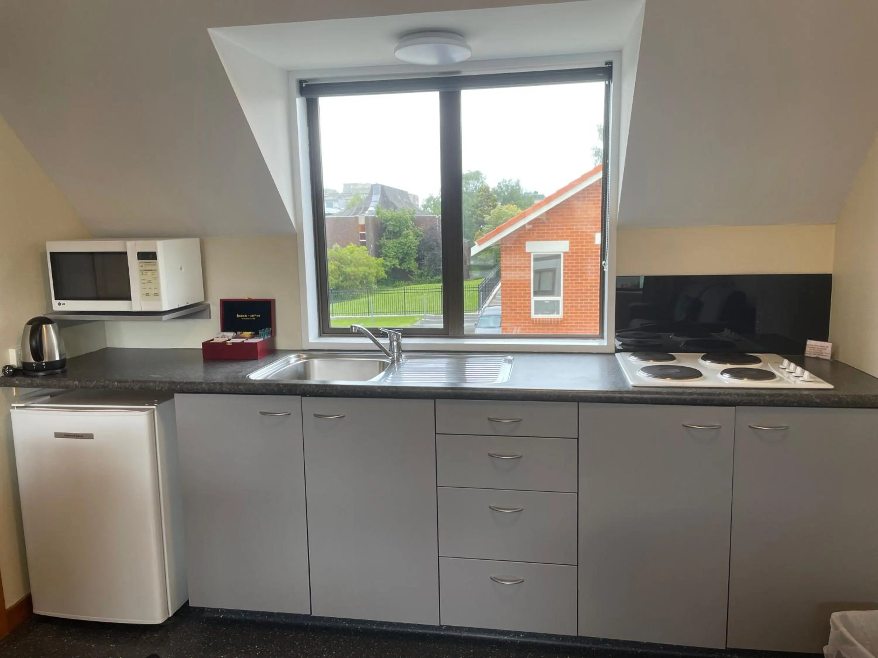 kitchen in Allan Court Motel