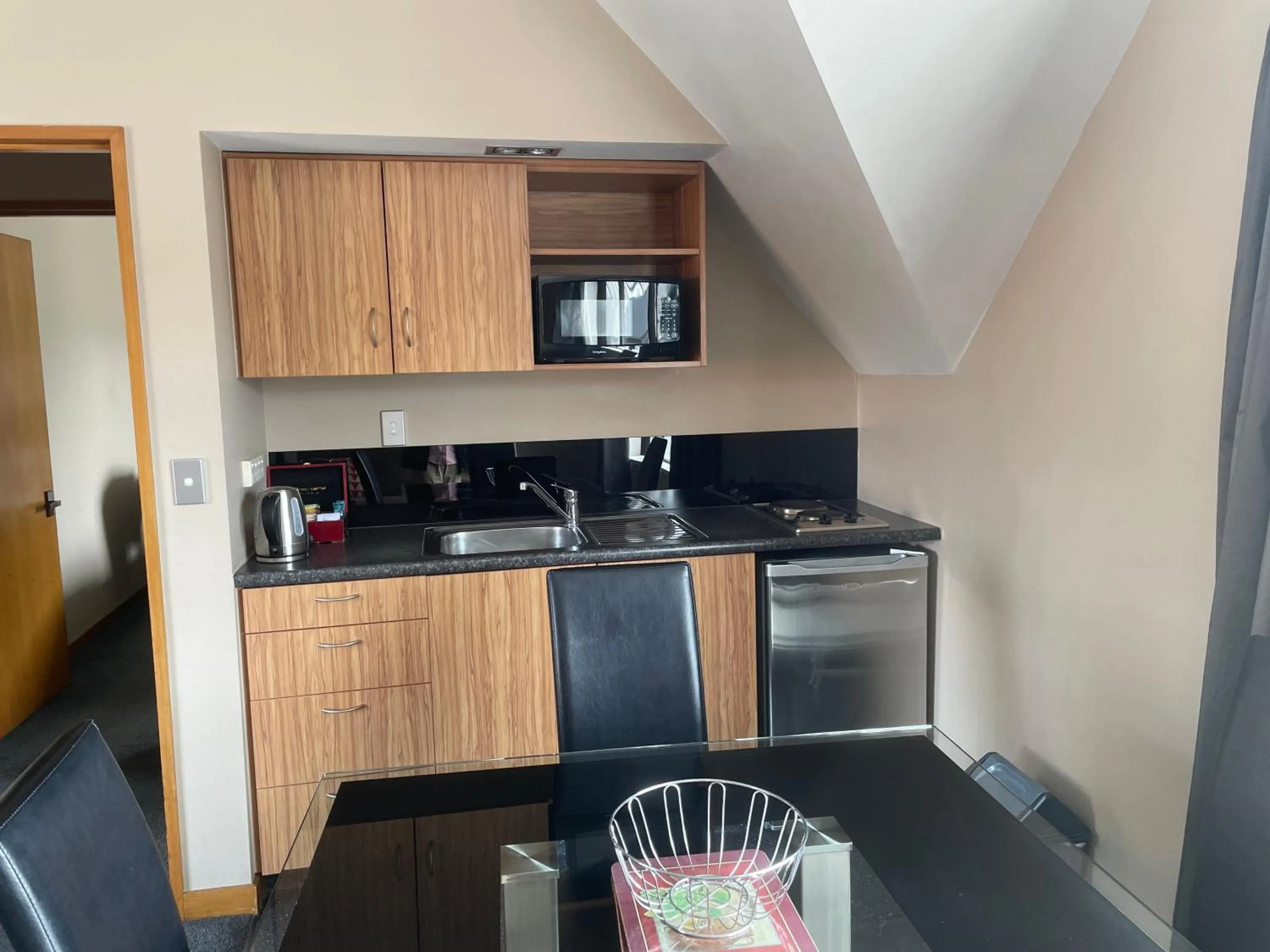 kitchen in Allan Court Motel