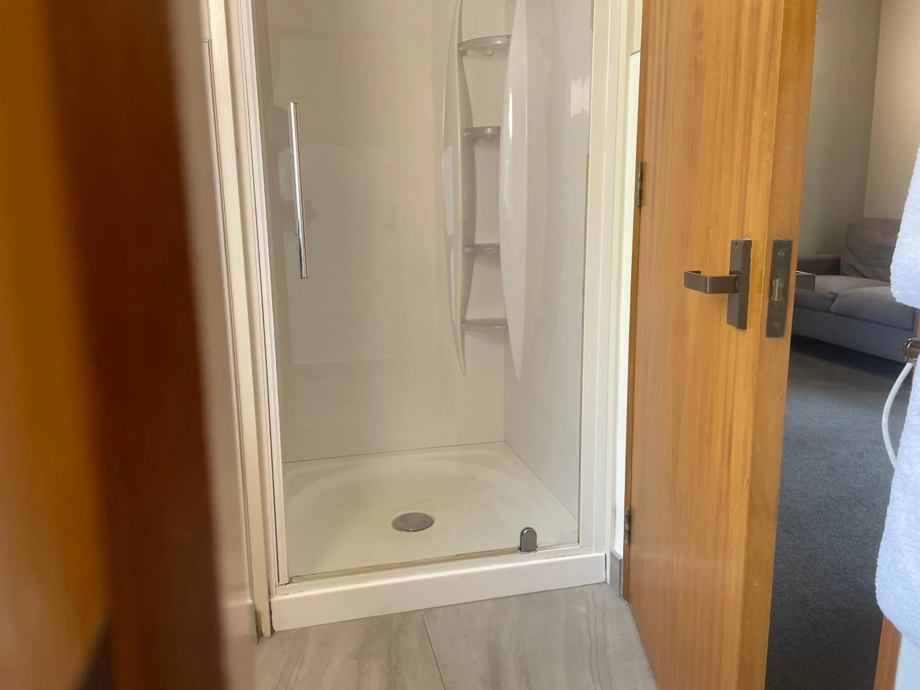 Bathroom in Allan Court Motel