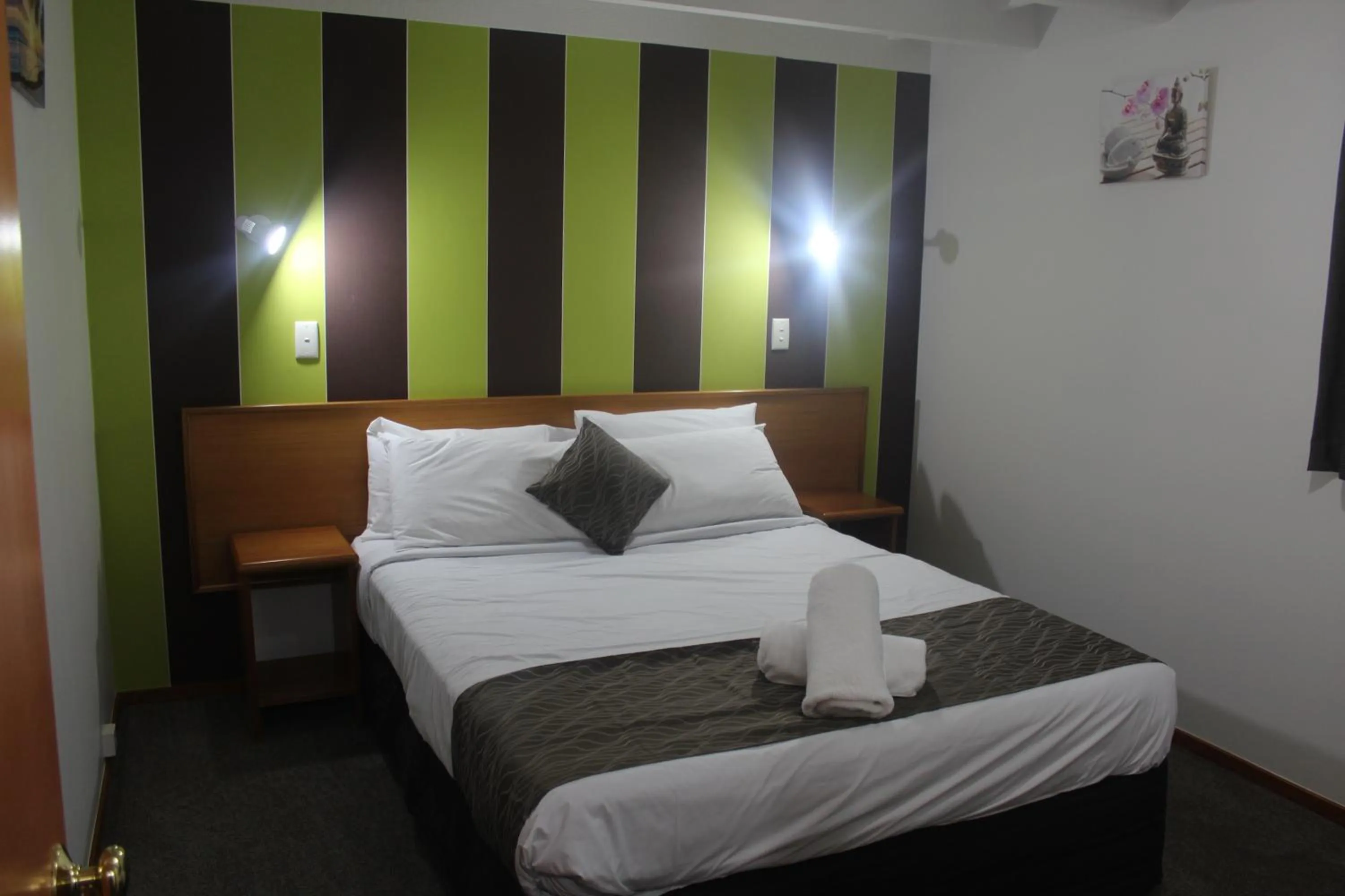 Photo of the whole room, Bed in The Lofts Apartments