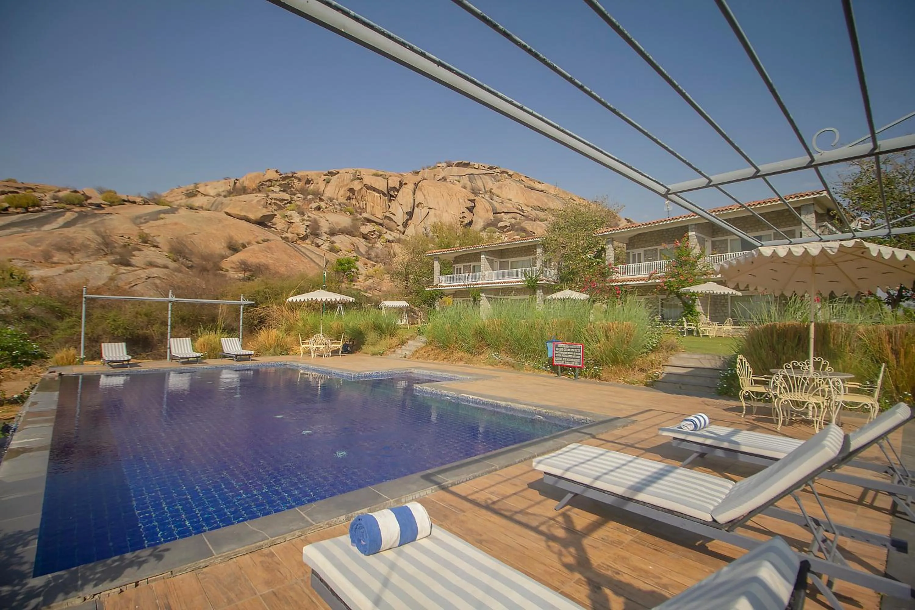 Swimming pool in Jawai Resort