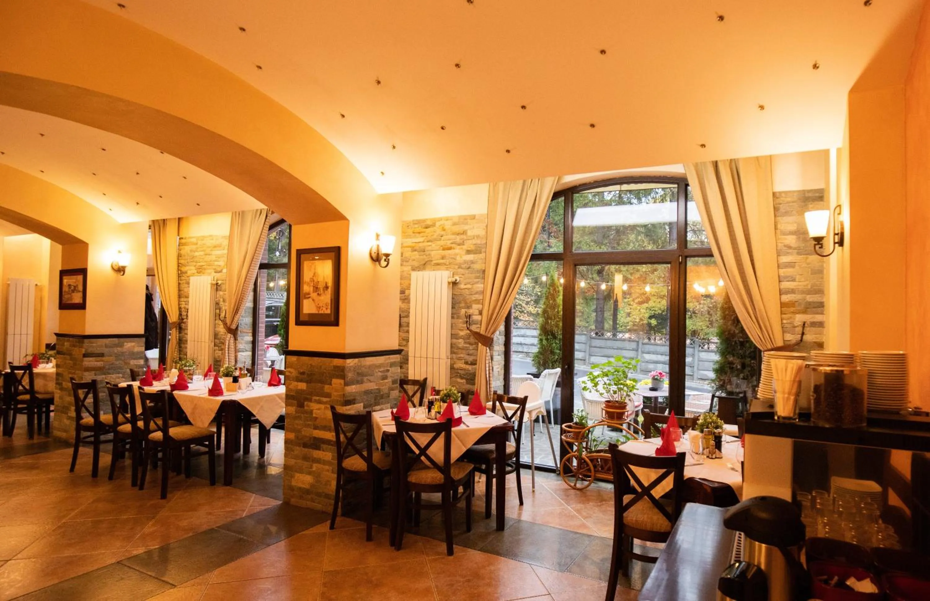 Restaurant/places to eat in Casa Iris-Hotel & Restaurant